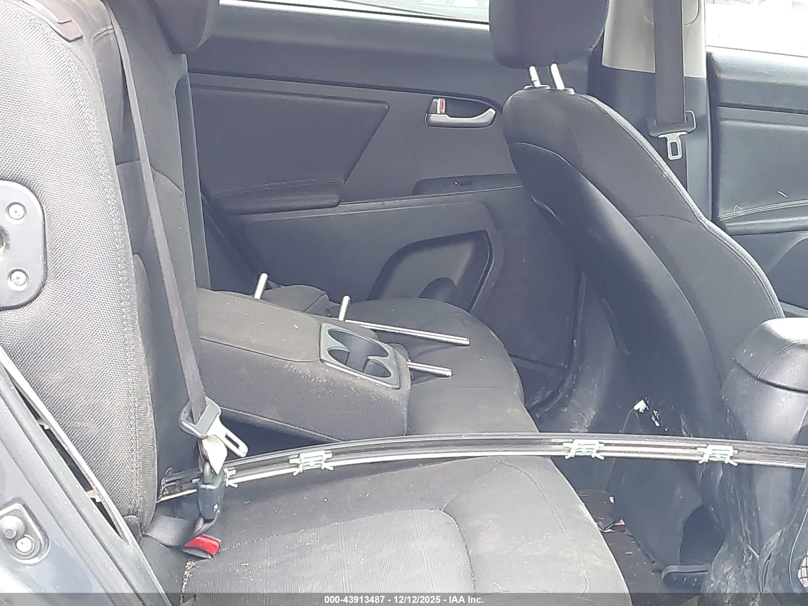 KIA SPORTAGE image 8