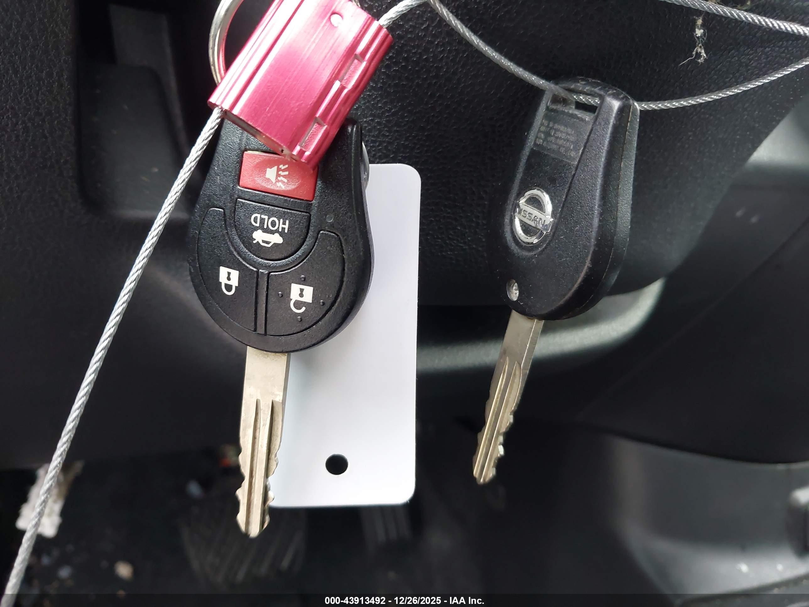 NISSAN VERSA image 11