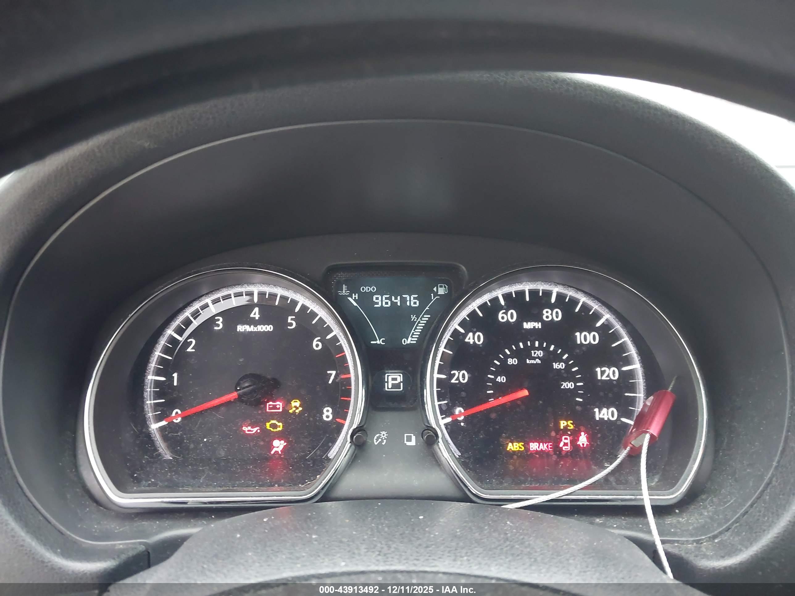 NISSAN VERSA image 7
