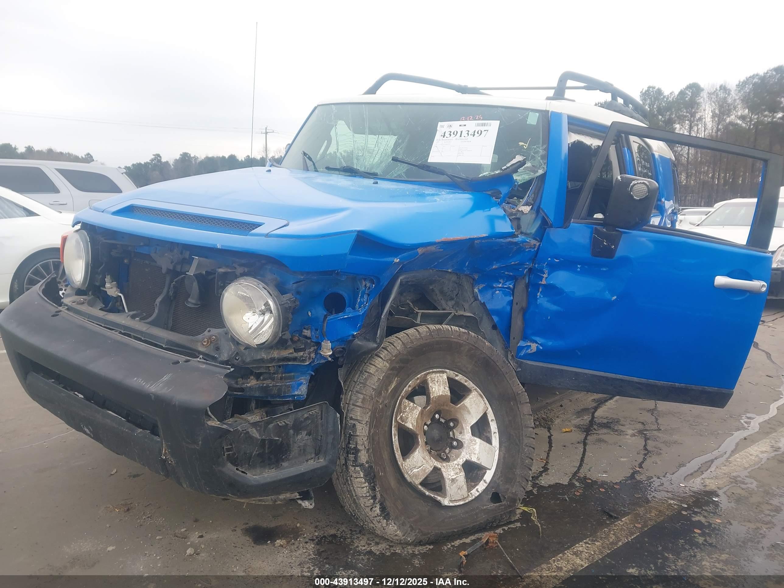 TOYOTA FJ image 2