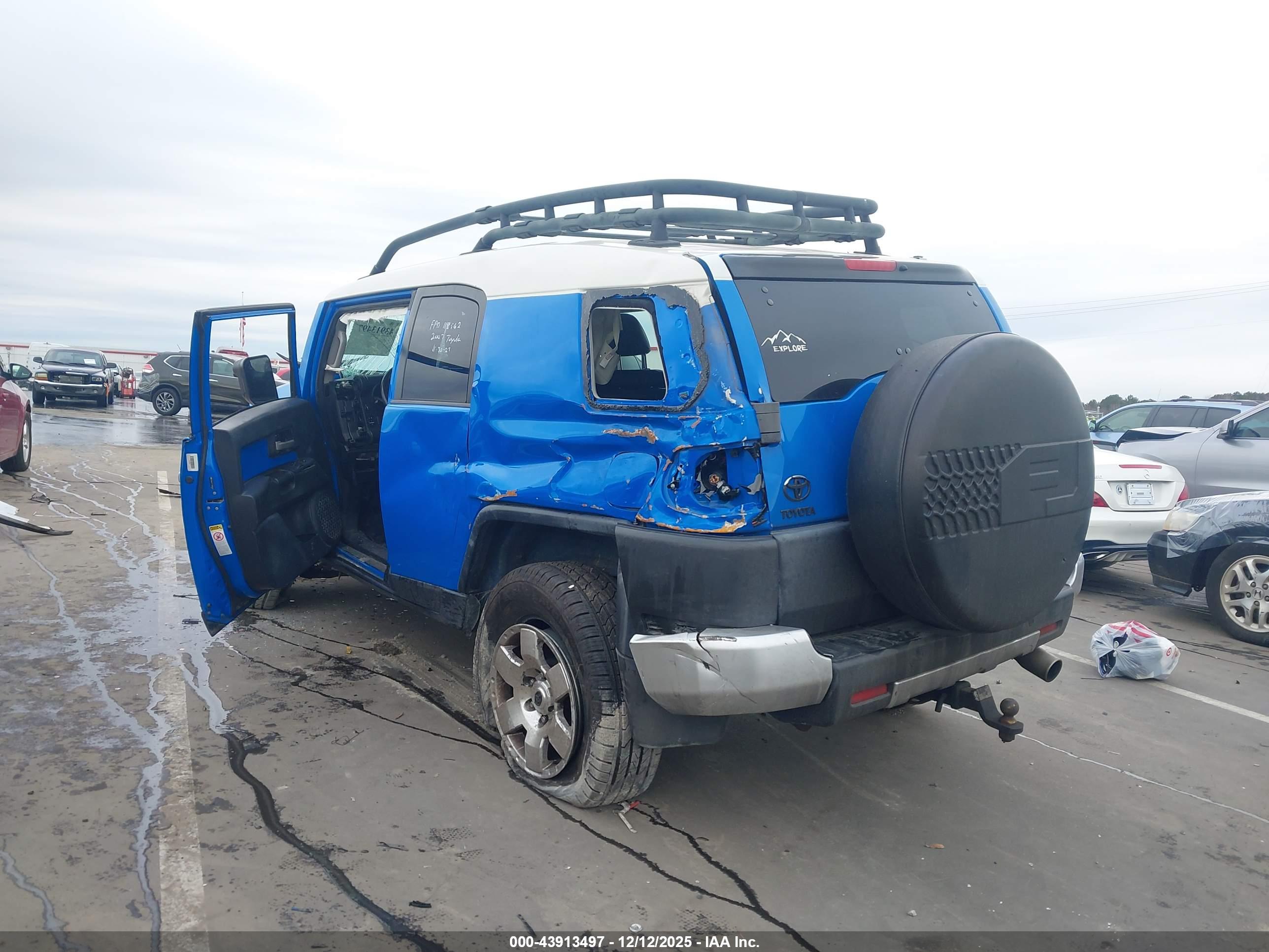 TOYOTA FJ image 3