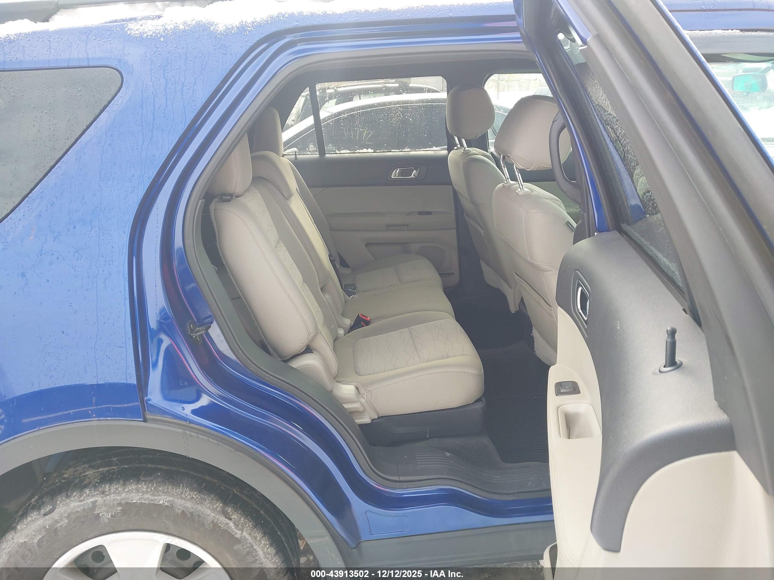 FORD EXPLORER image 8
