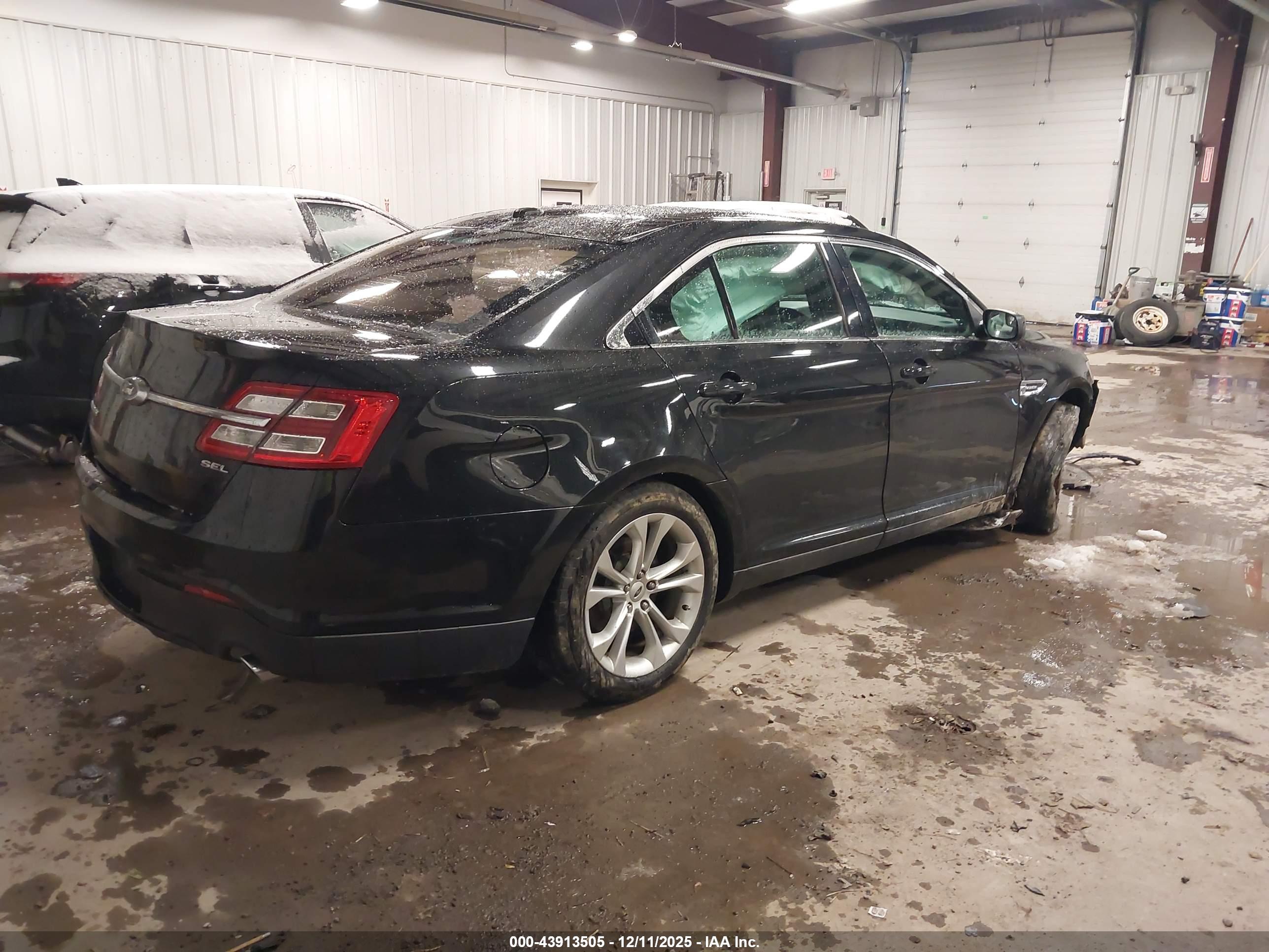 FORD TAURUS image 4