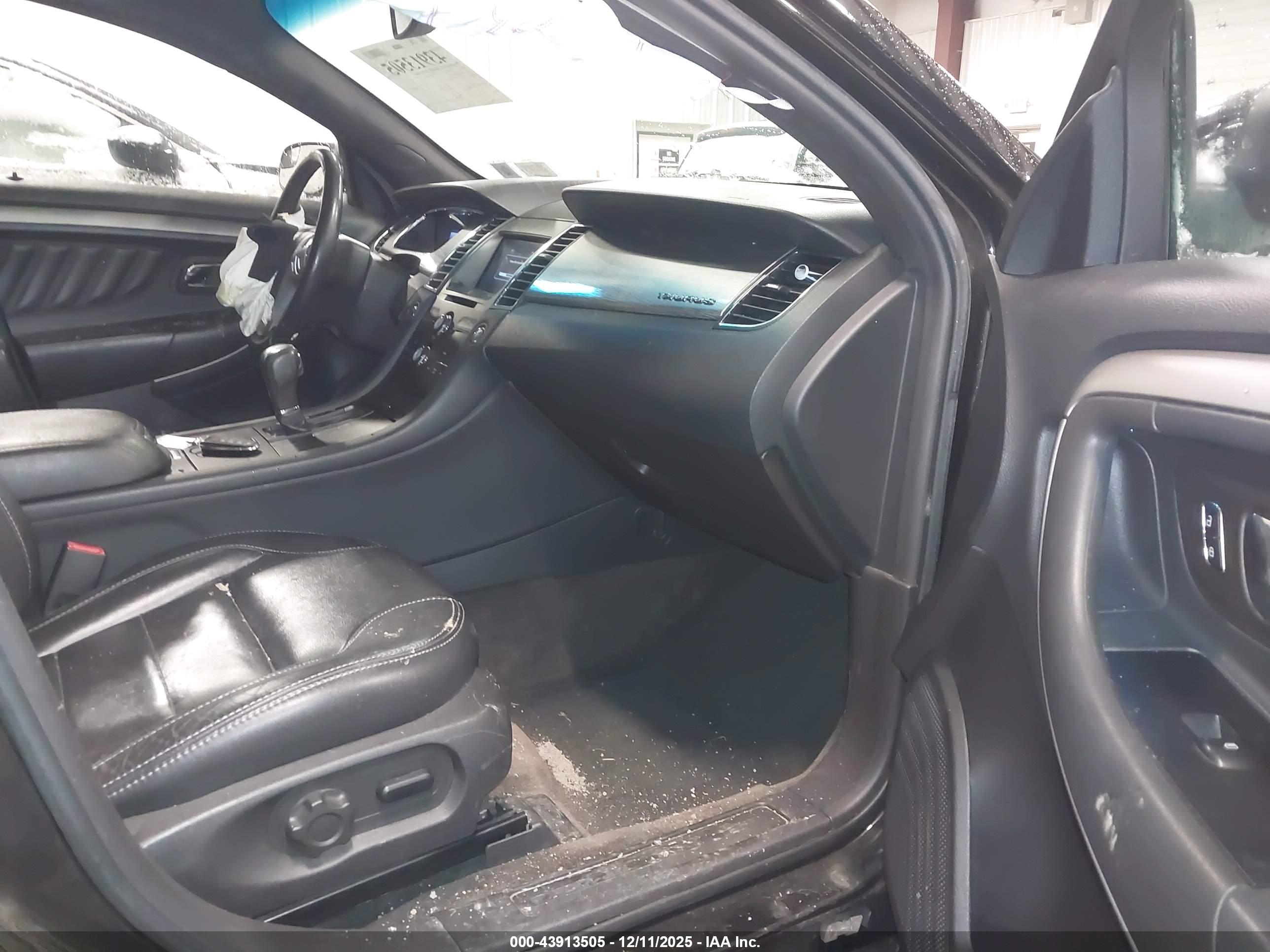 FORD TAURUS image 5