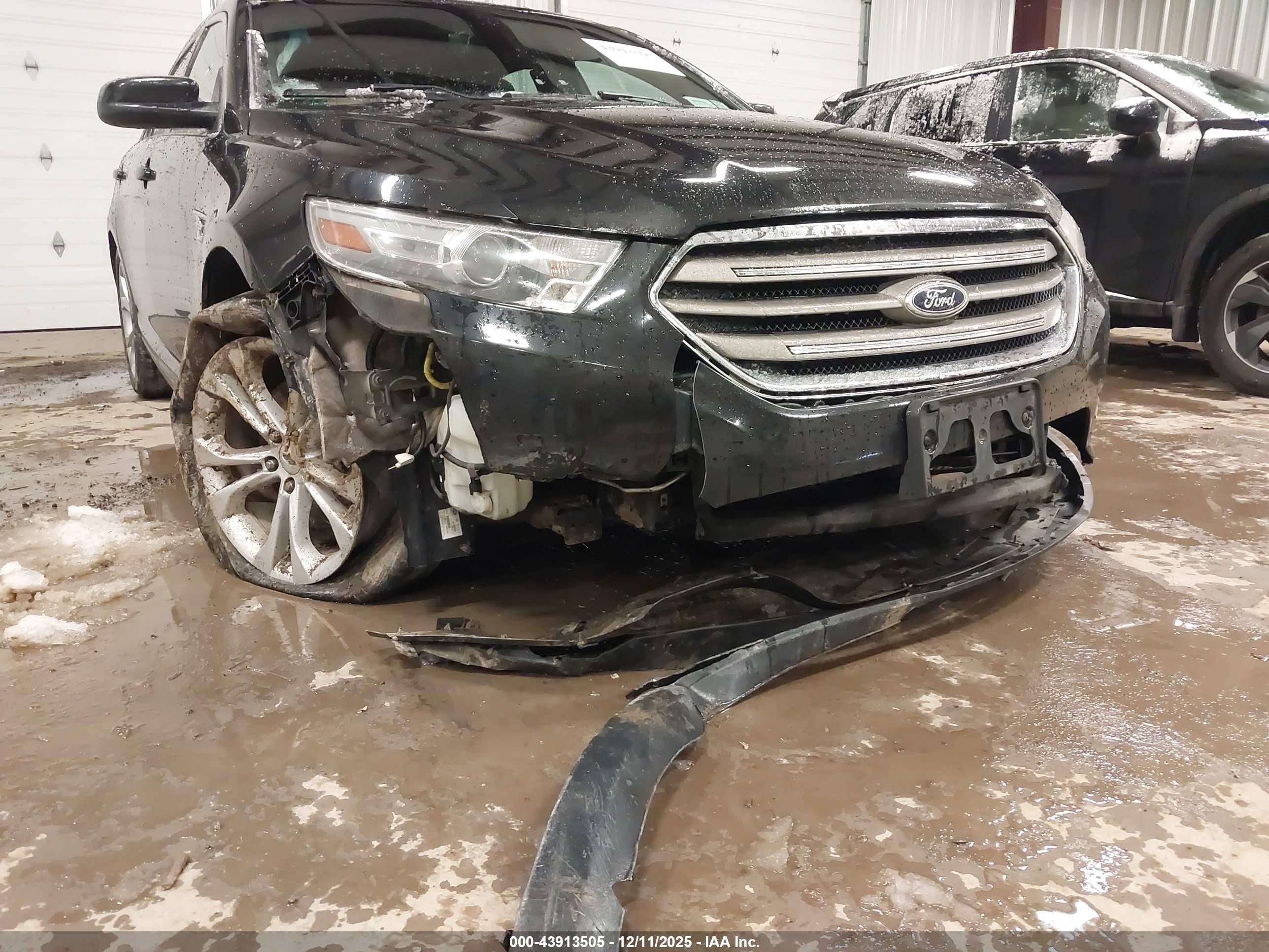 FORD TAURUS image 6