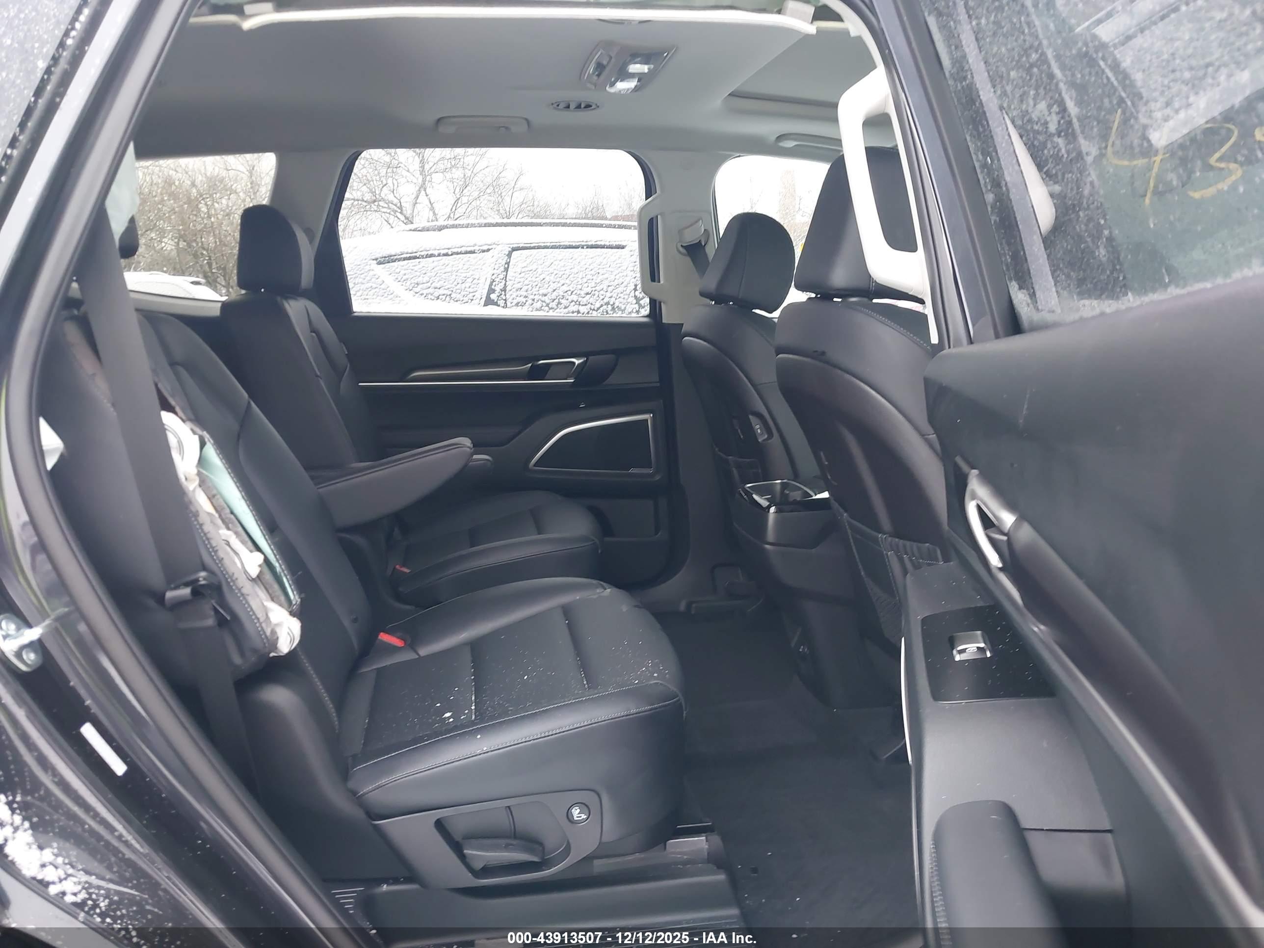KIA TELLURIDE image 8