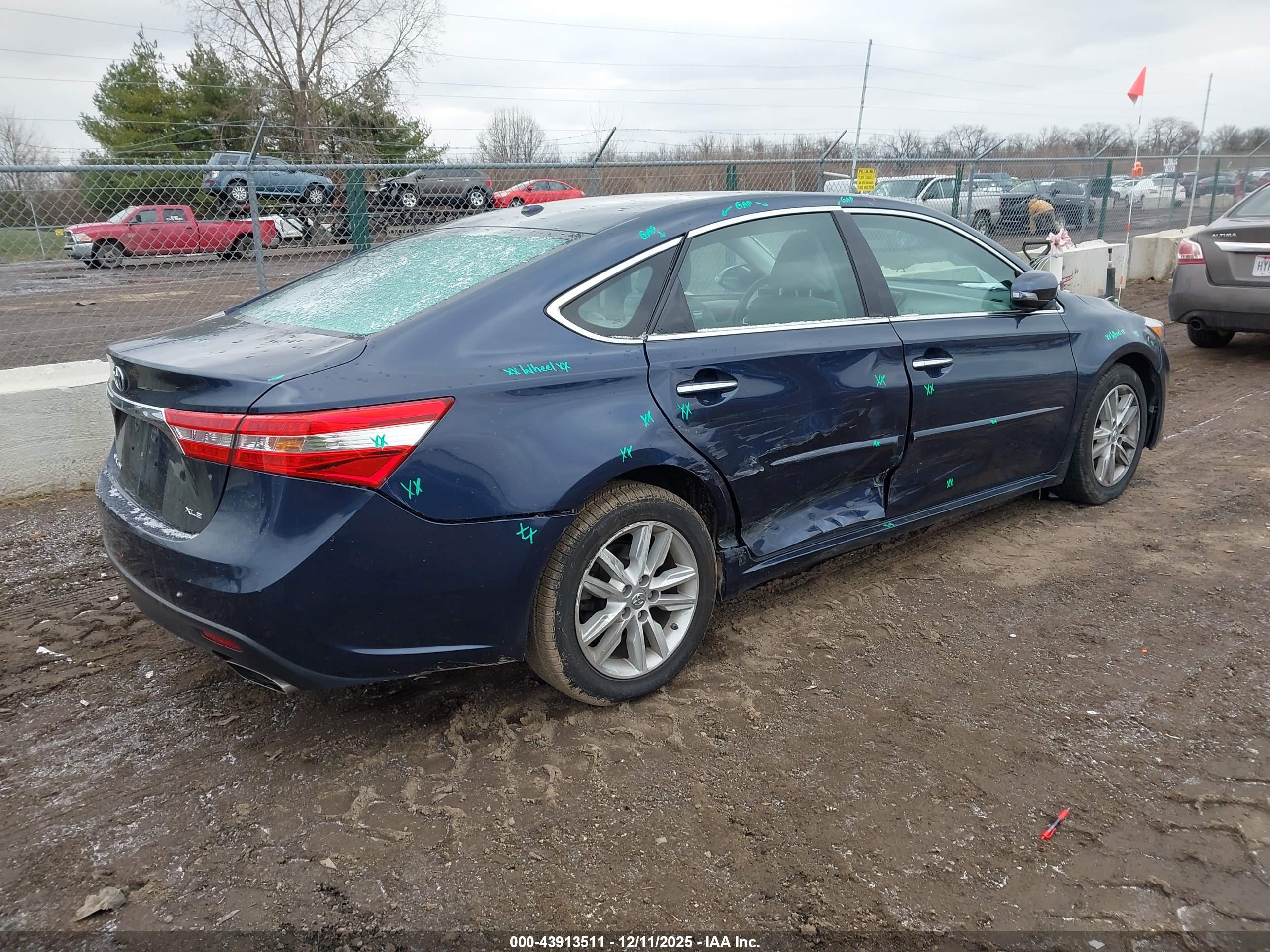 TOYOTA AVALON image 4
