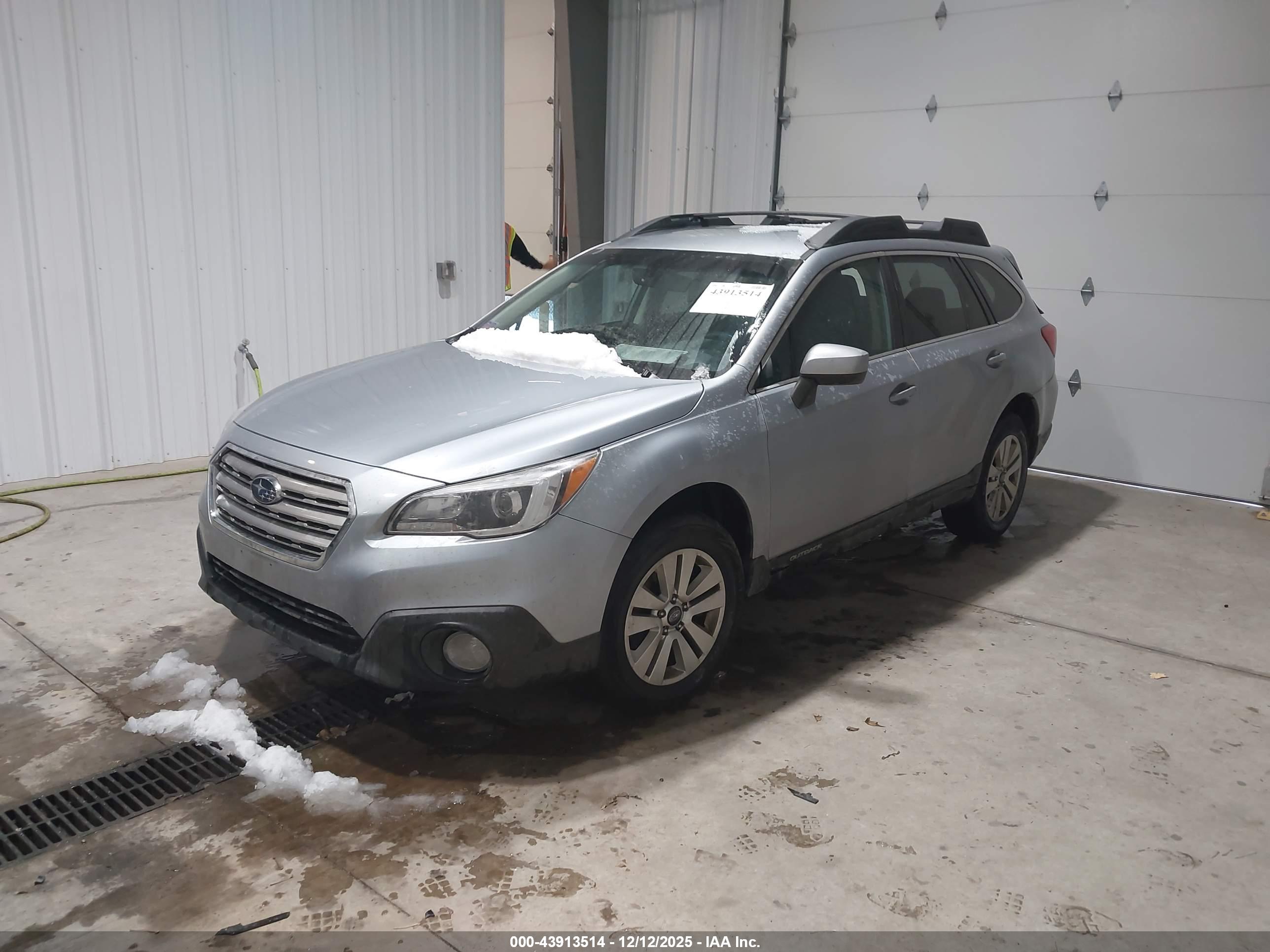 SUBARU OUTBACK image 2