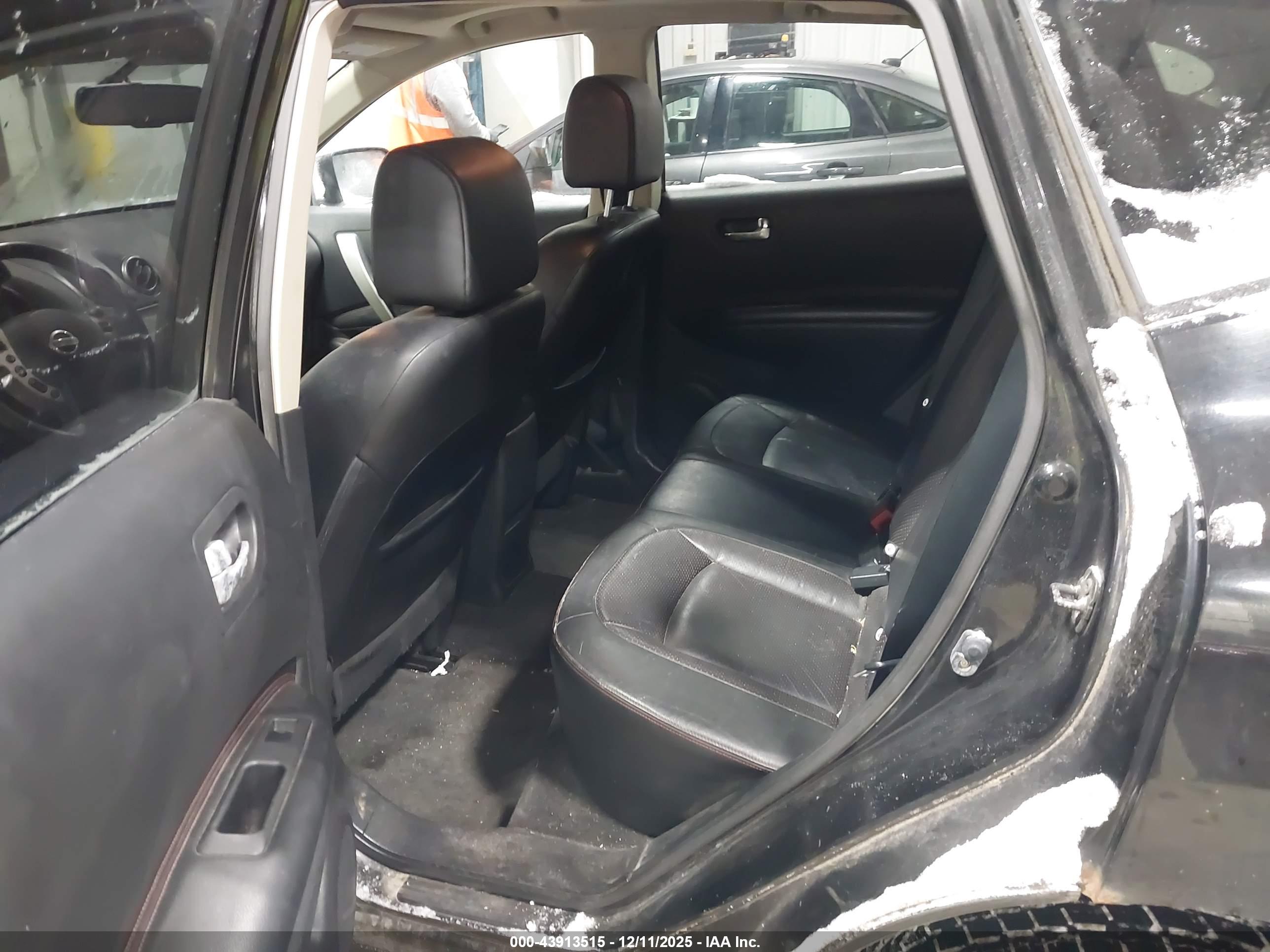 NISSAN ROGUE image 8
