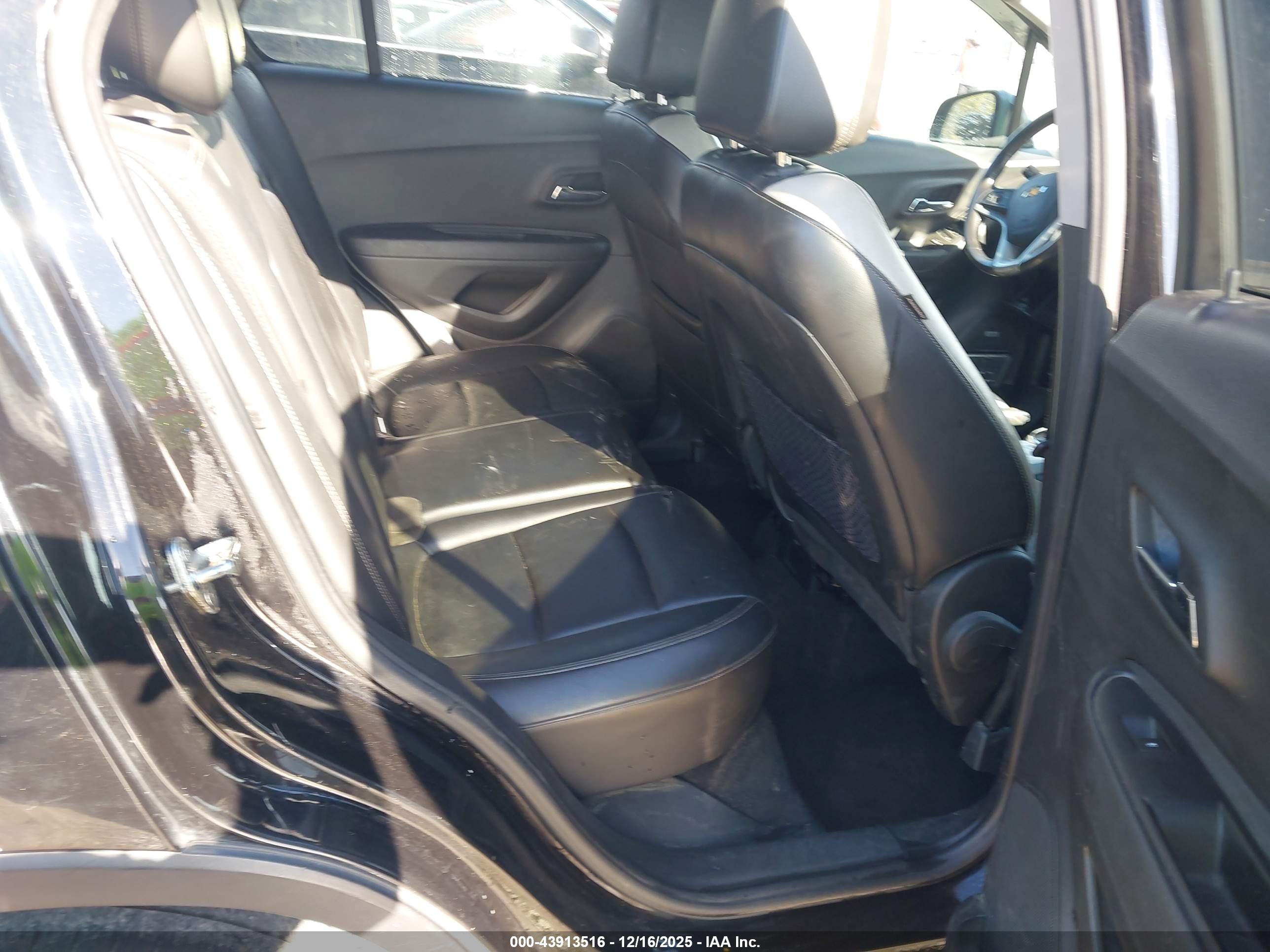 CHEVROLET TRAX image 8