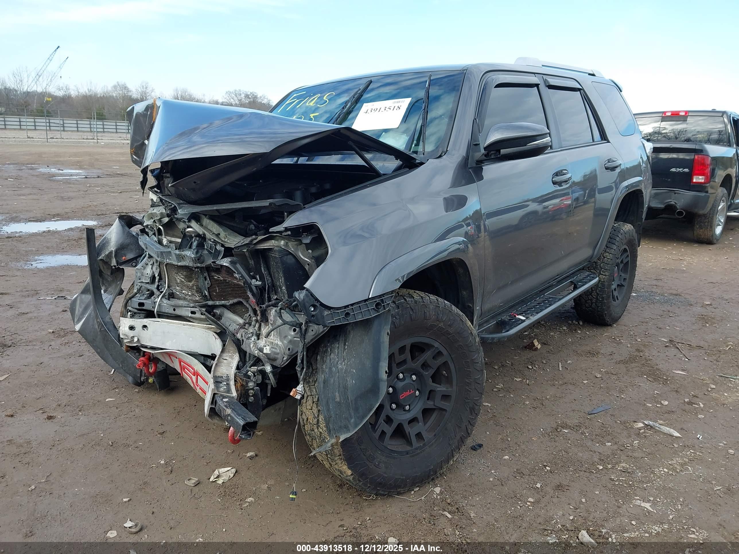TOYOTA 4RUNNER image 2