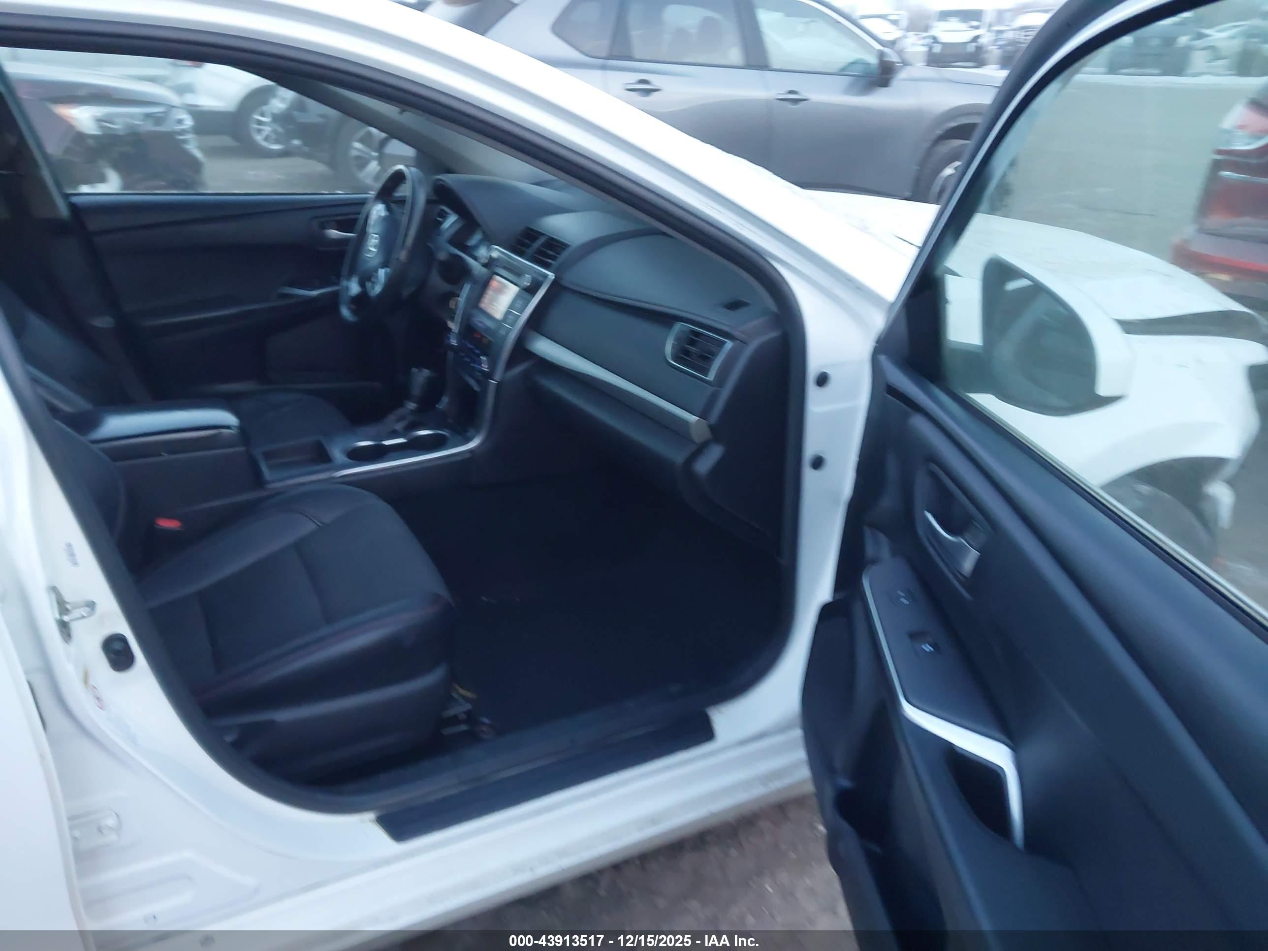 TOYOTA CAMRY image 5