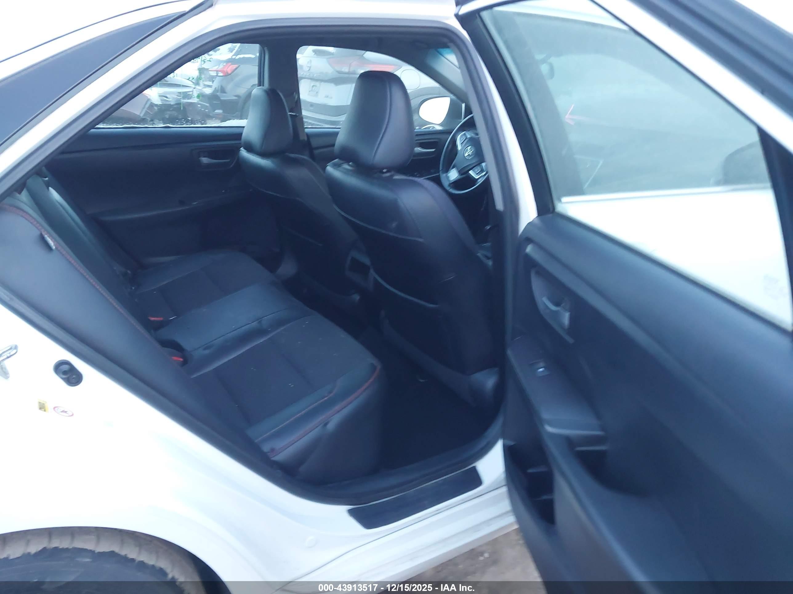 TOYOTA CAMRY image 8