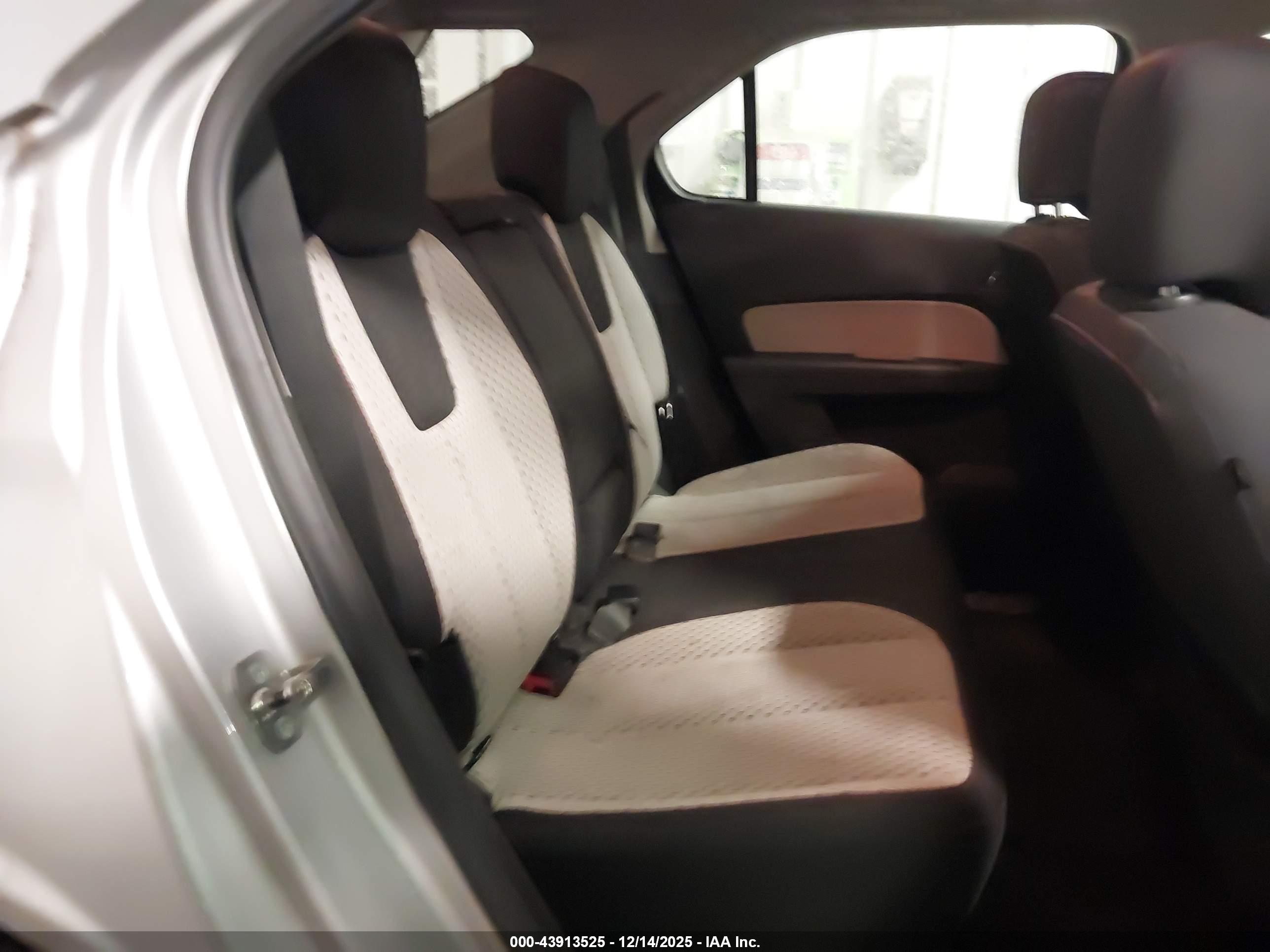 CHEVROLET EQUINOX image 8
