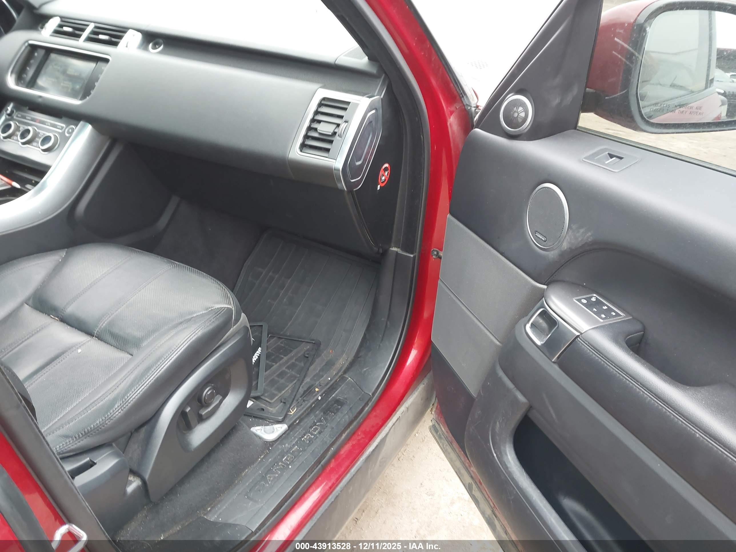 LAND ROVER image 5