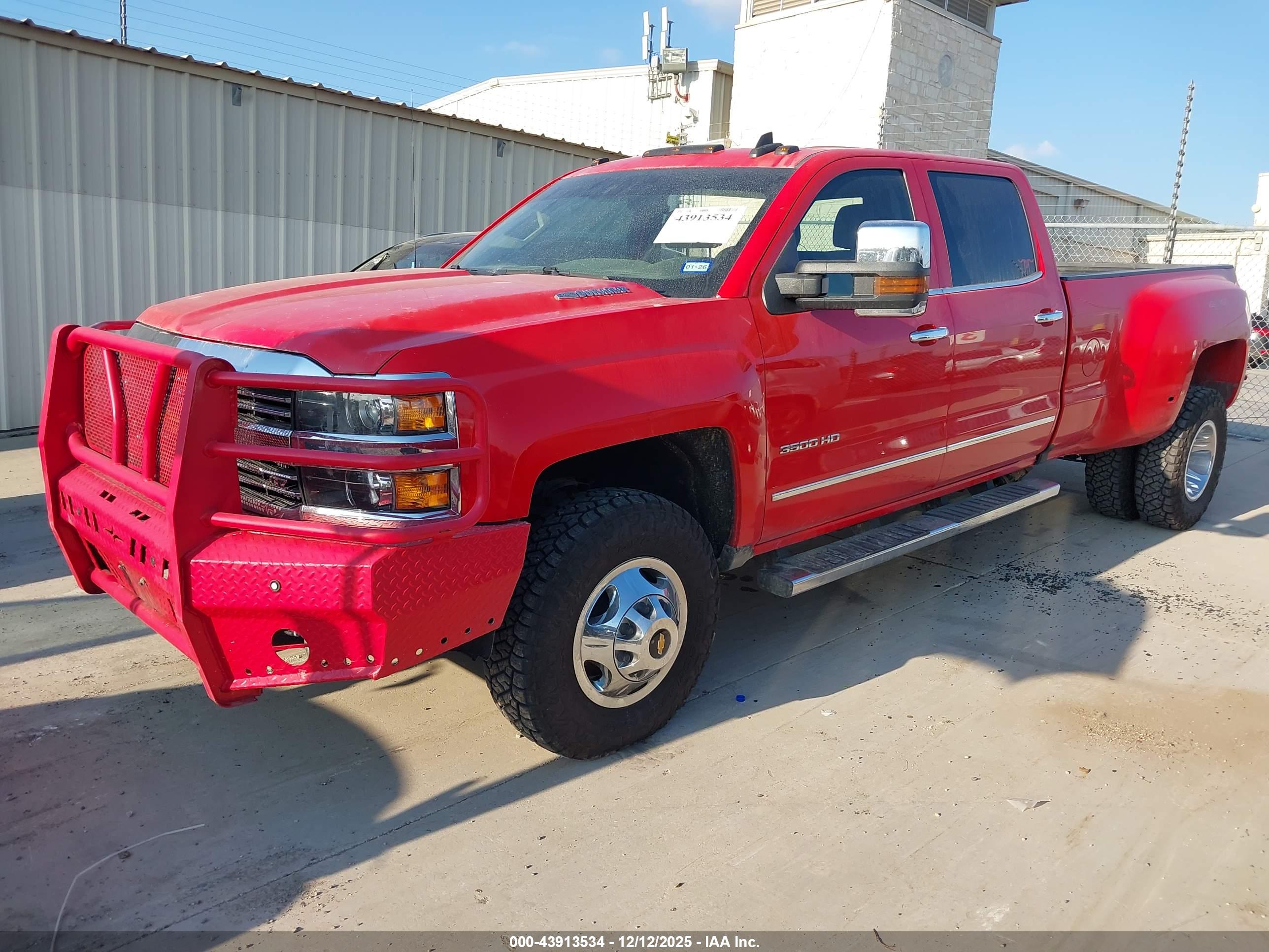 CHEVROLET SILVERADO image 2