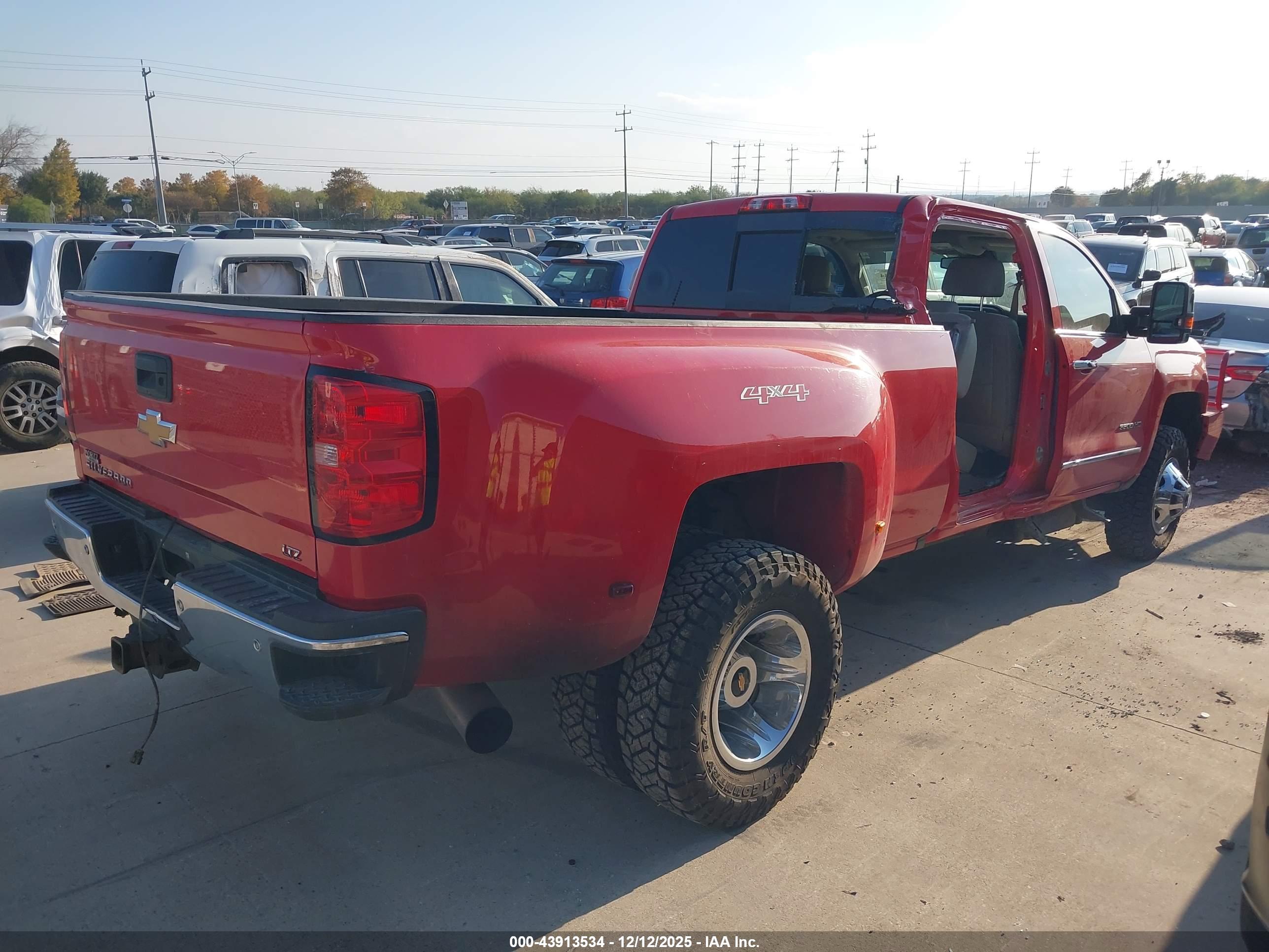 CHEVROLET SILVERADO image 4