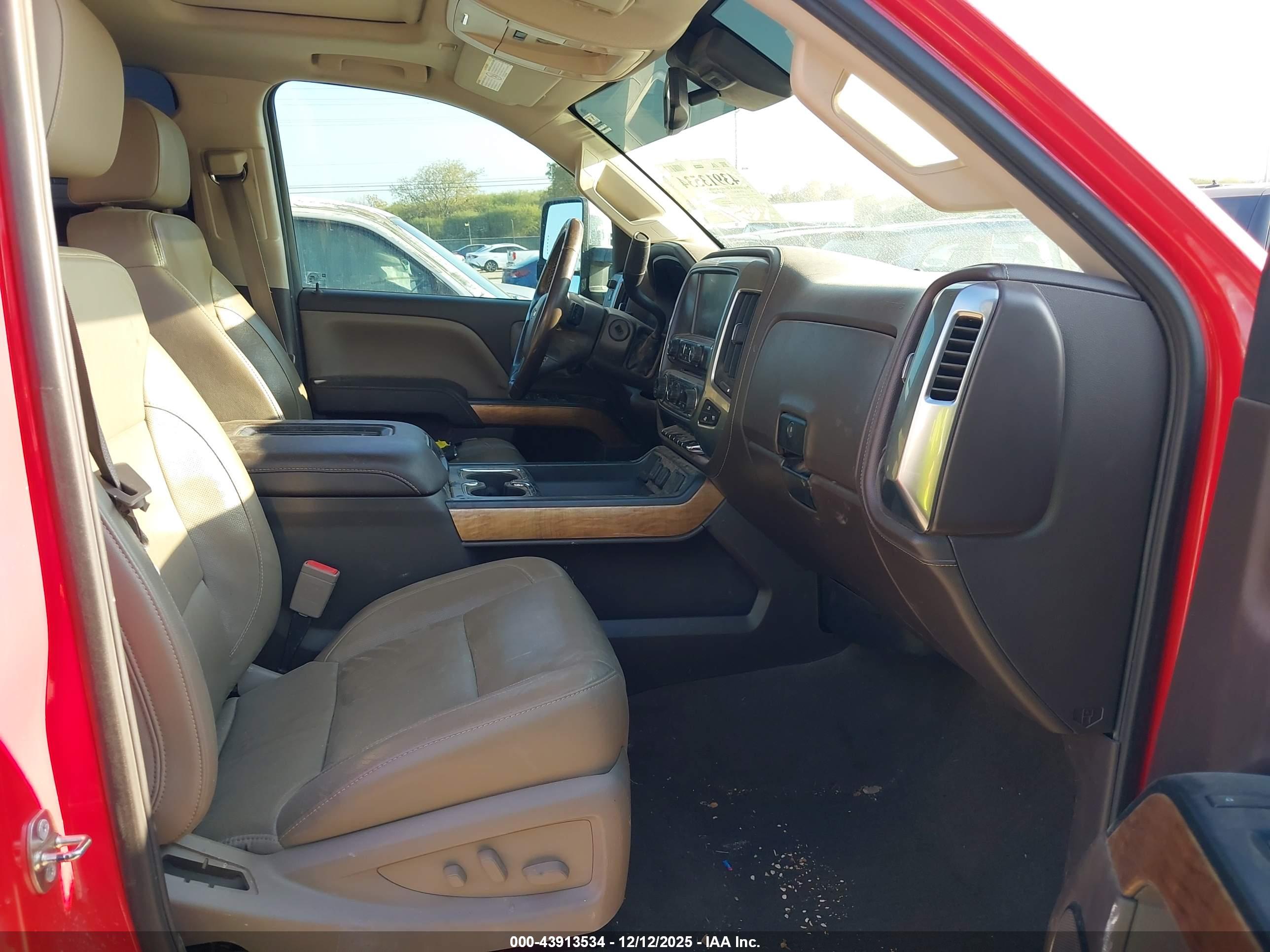 CHEVROLET SILVERADO image 5