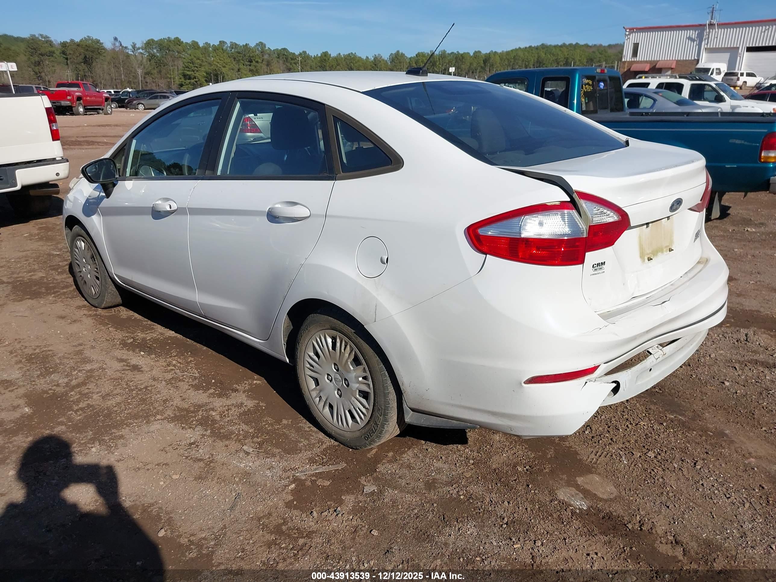 FORD FIESTA image 3