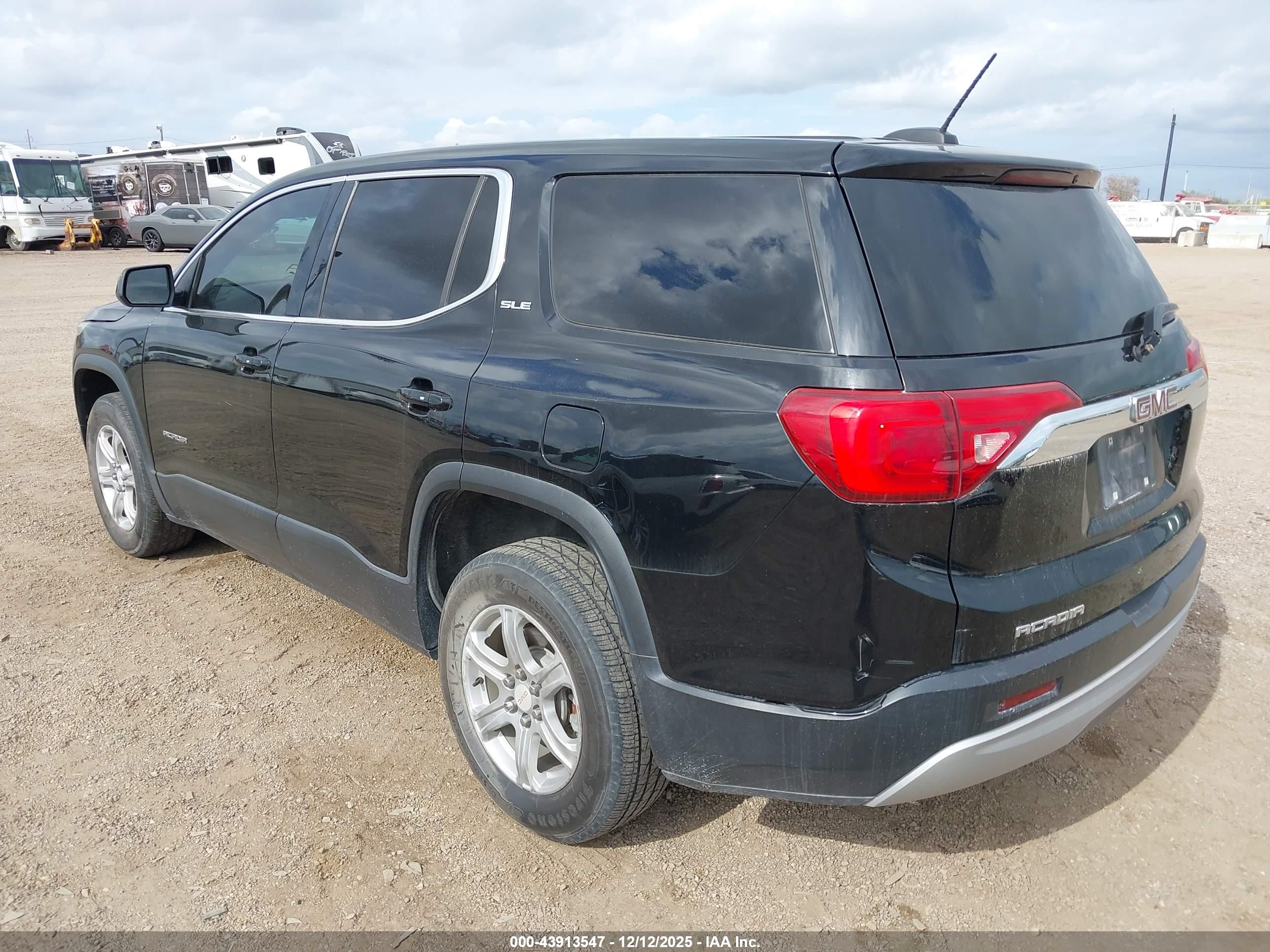 GMC ACADIA image 3