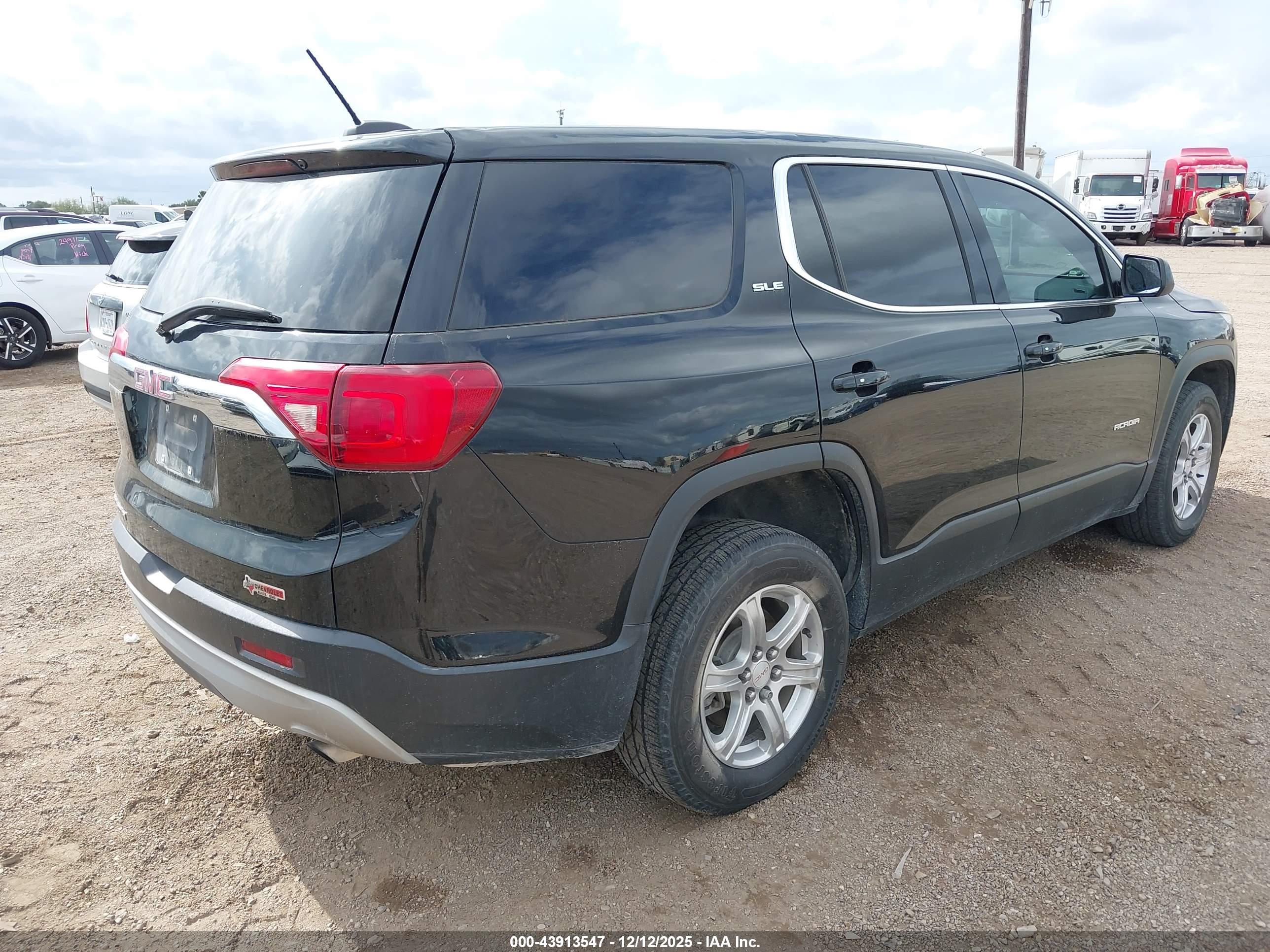 GMC ACADIA image 4