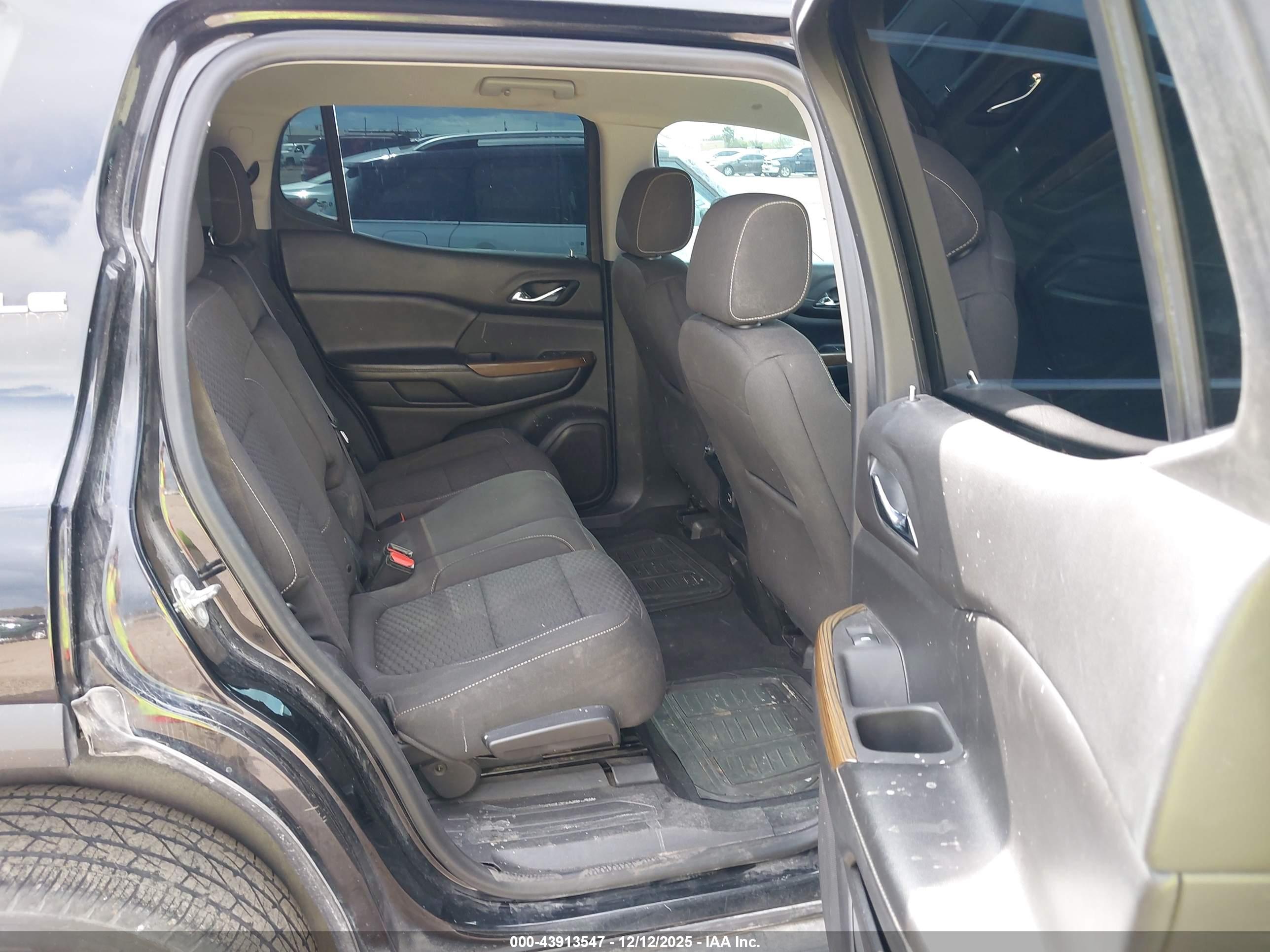 GMC ACADIA image 8