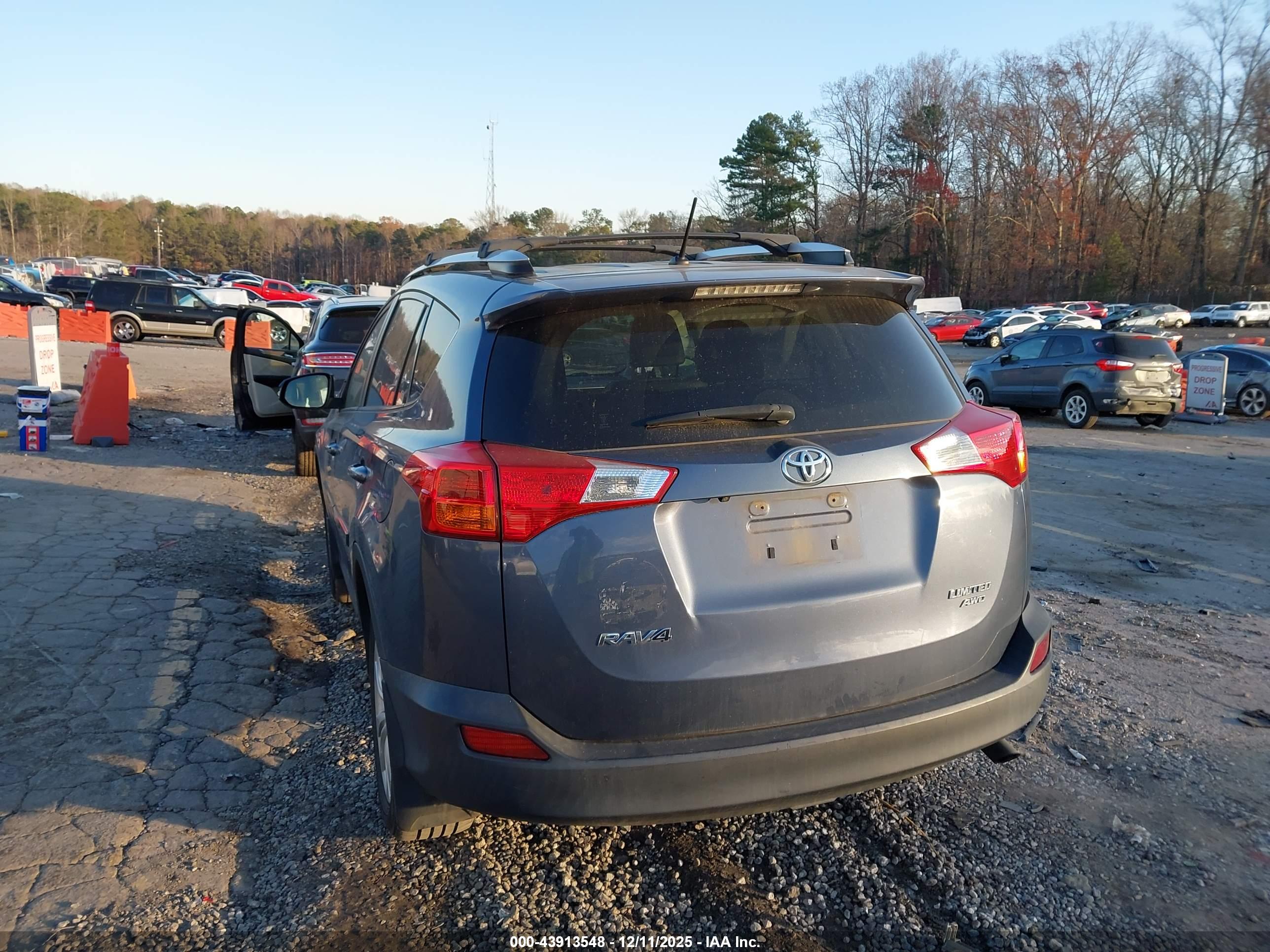 TOYOTA RAV4 image 3