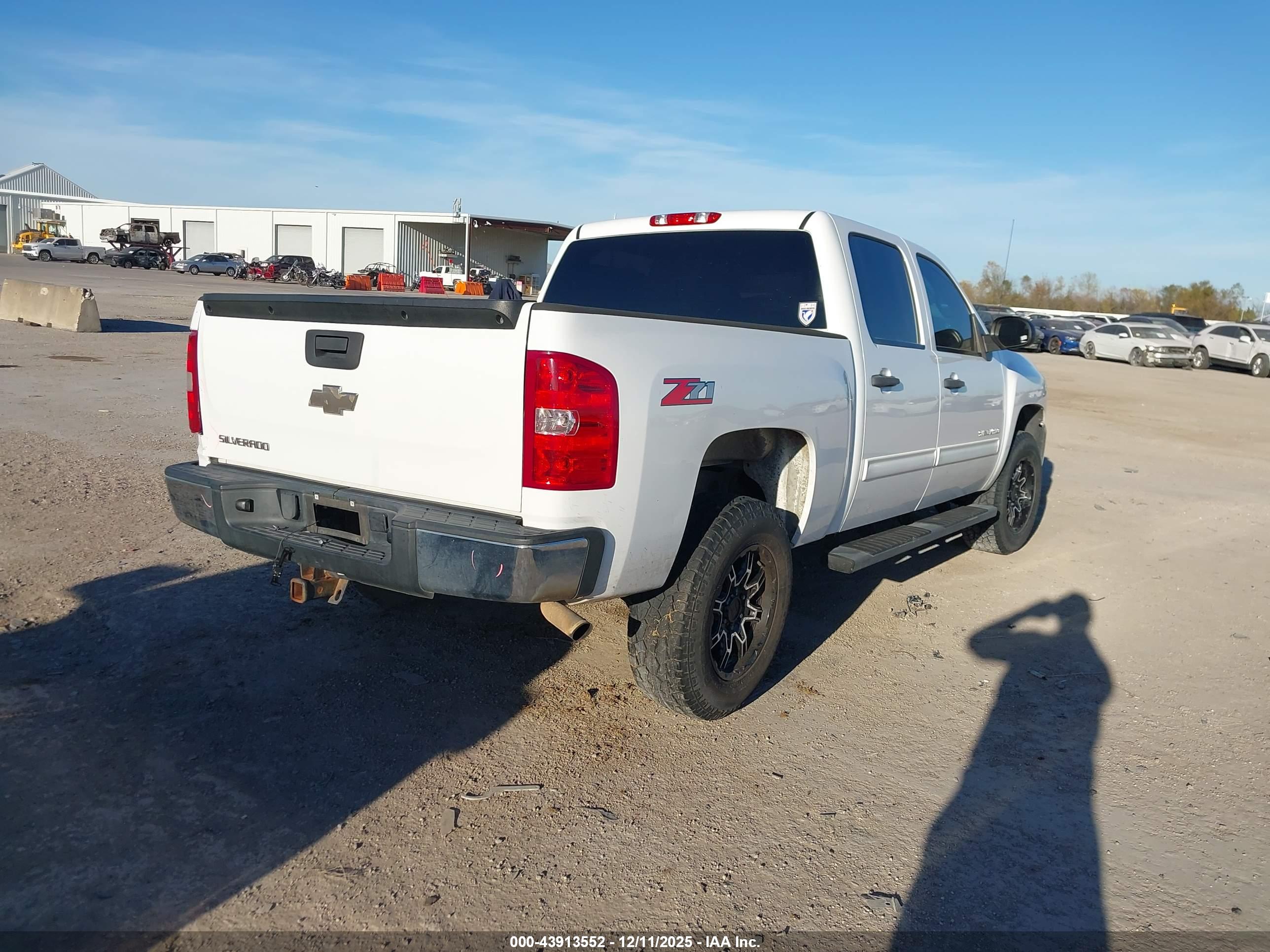 CHEVROLET SILVERADO image 4