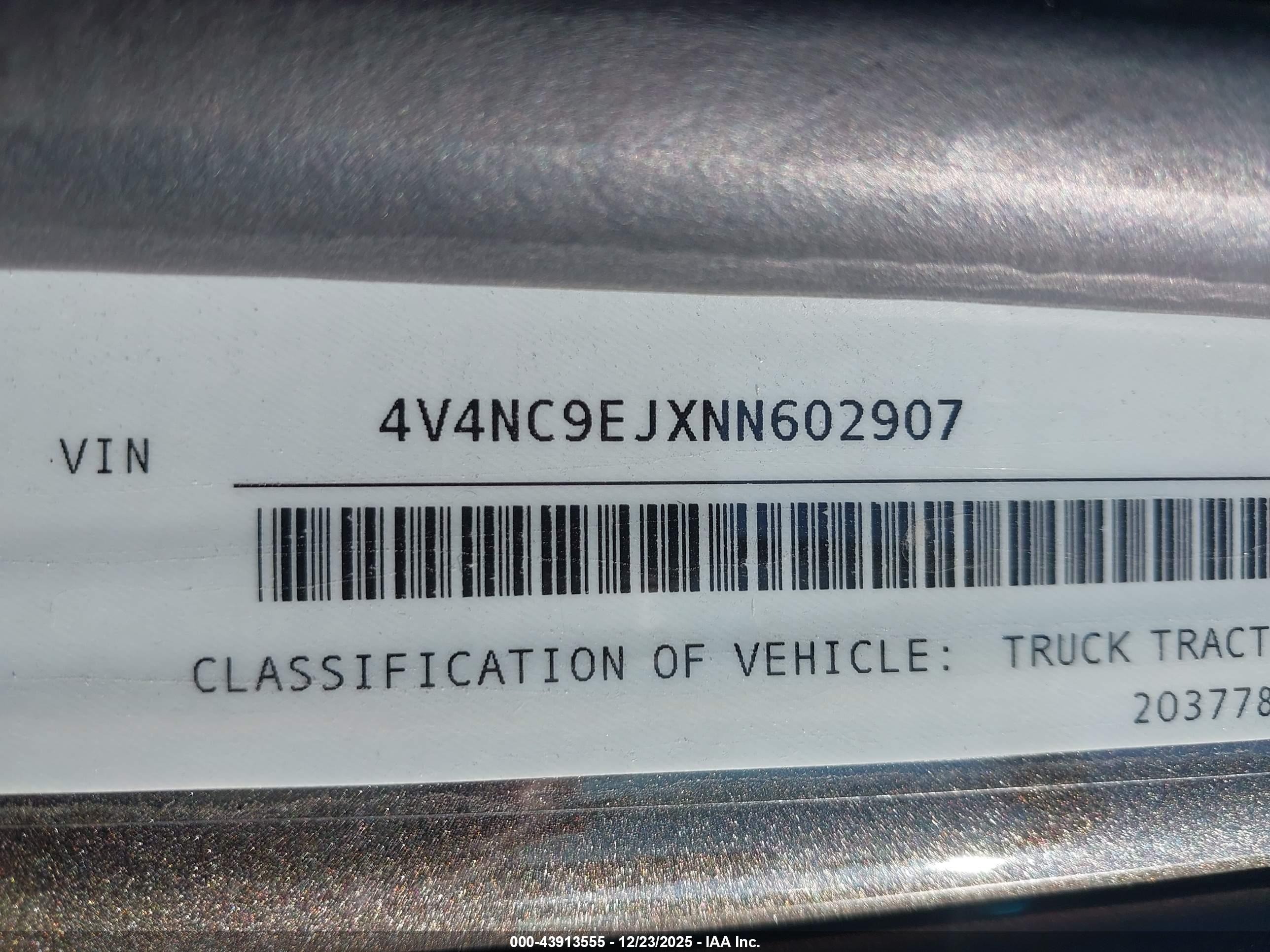VOLVO VN image 9