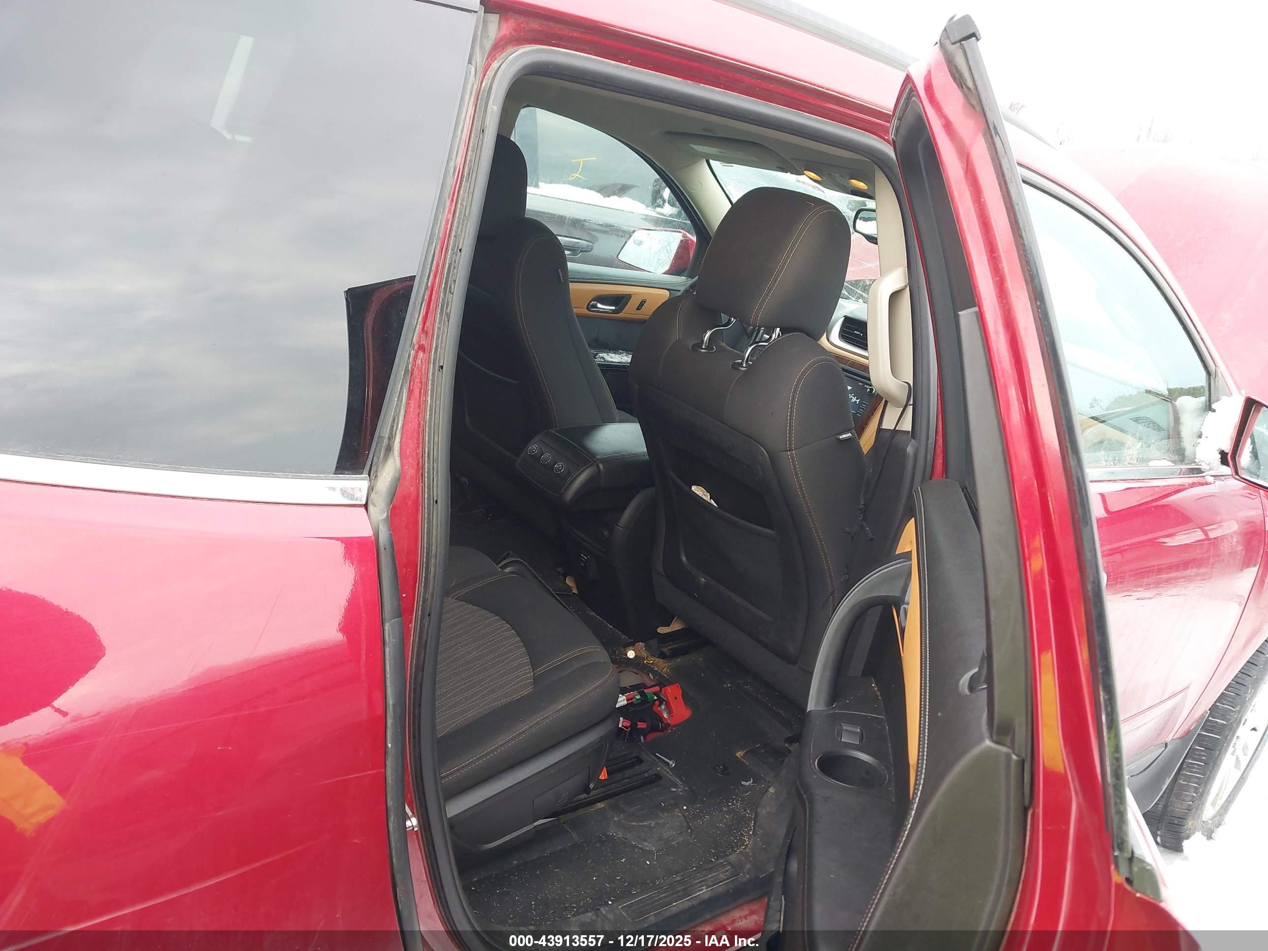 CHEVROLET TRAVERSE image 8