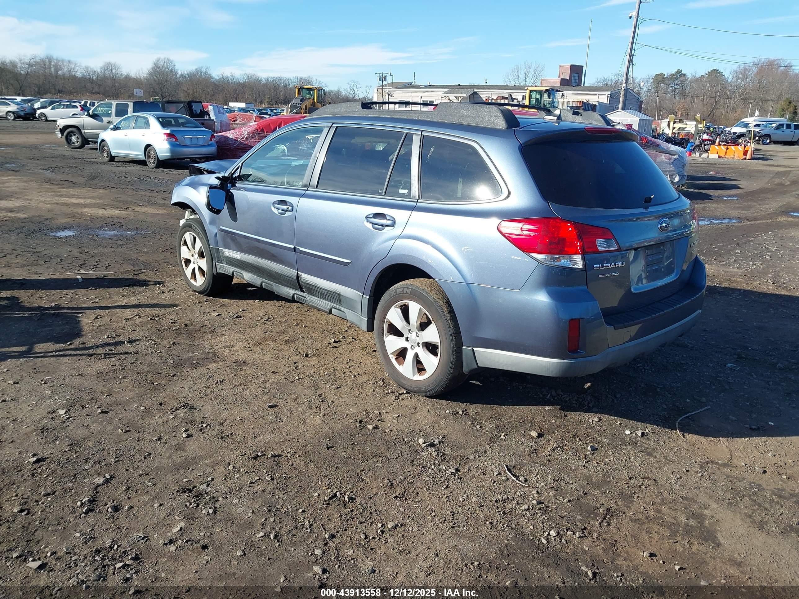 SUBARU OUTBACK image 3