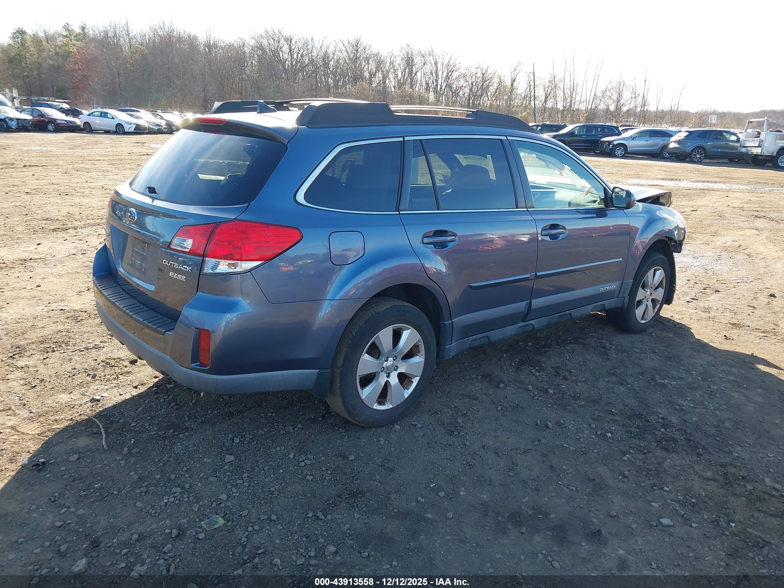 SUBARU OUTBACK image 4