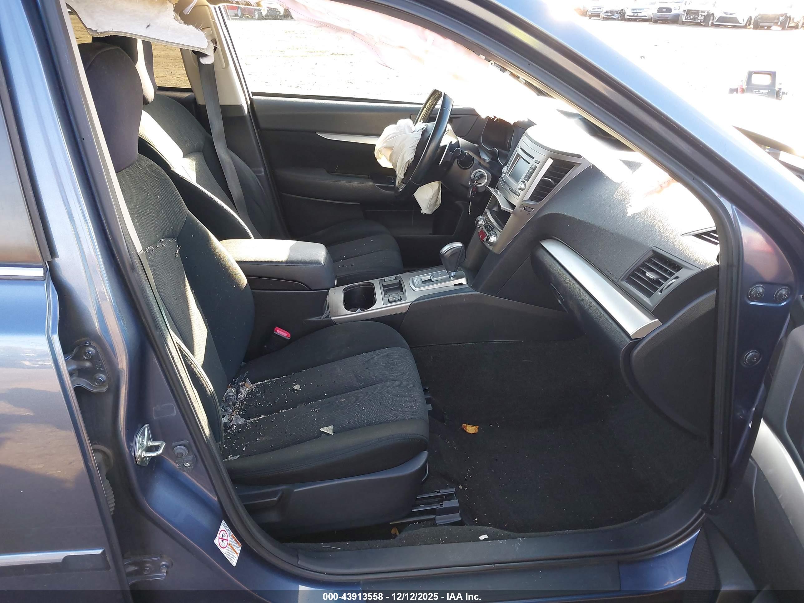 SUBARU OUTBACK image 5