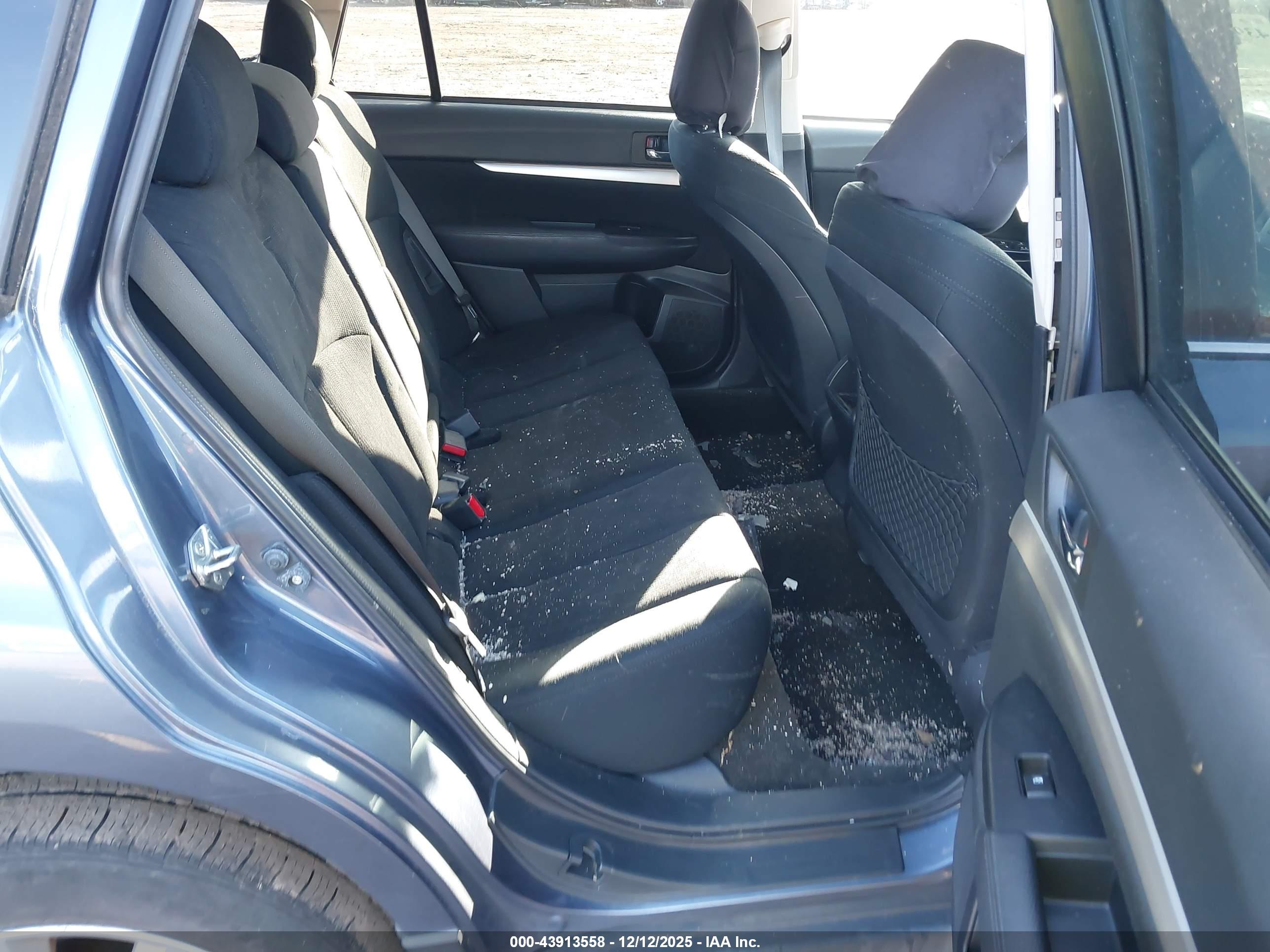 SUBARU OUTBACK image 8