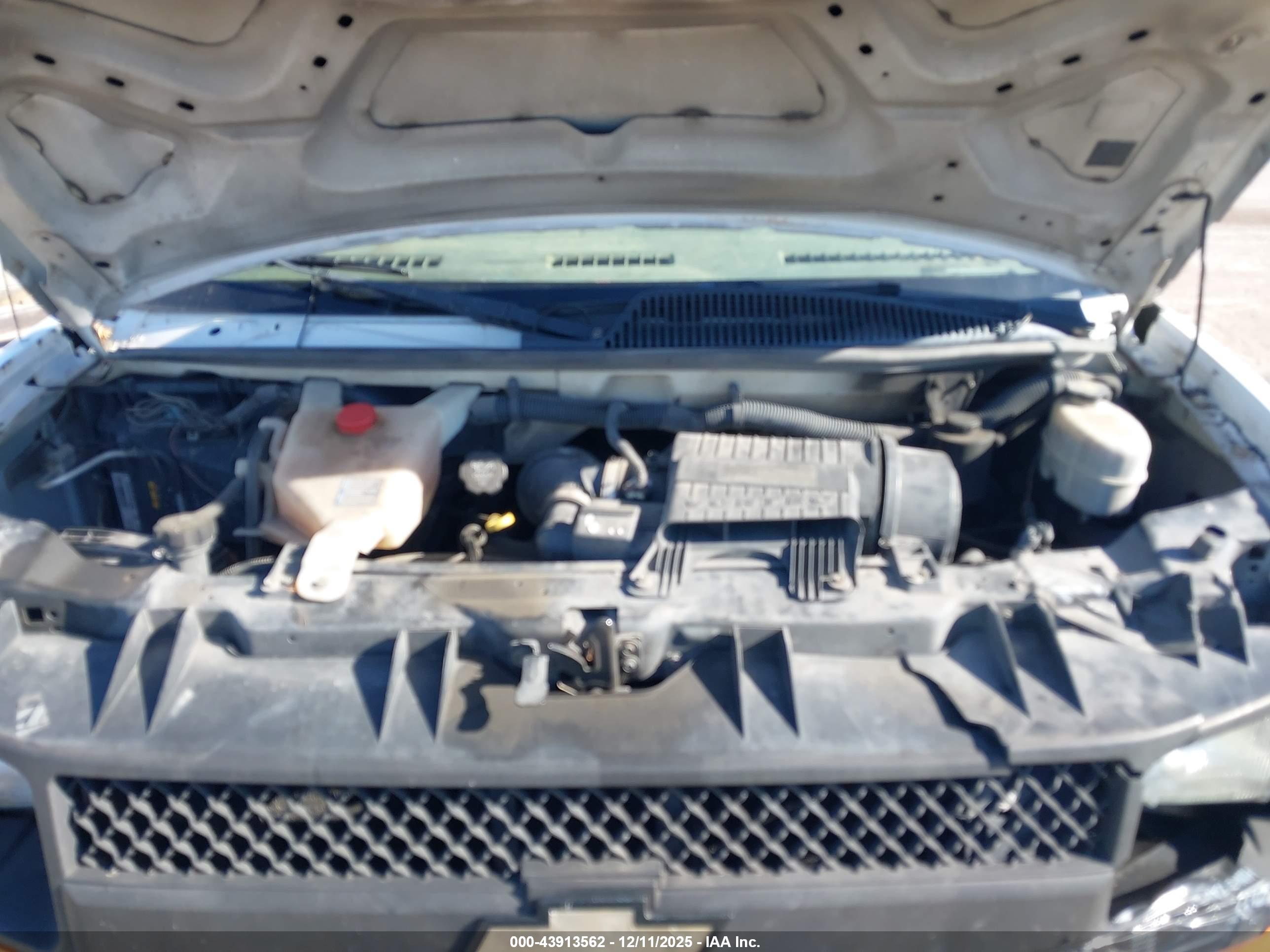 CHEVROLET EXPRESS image 10
