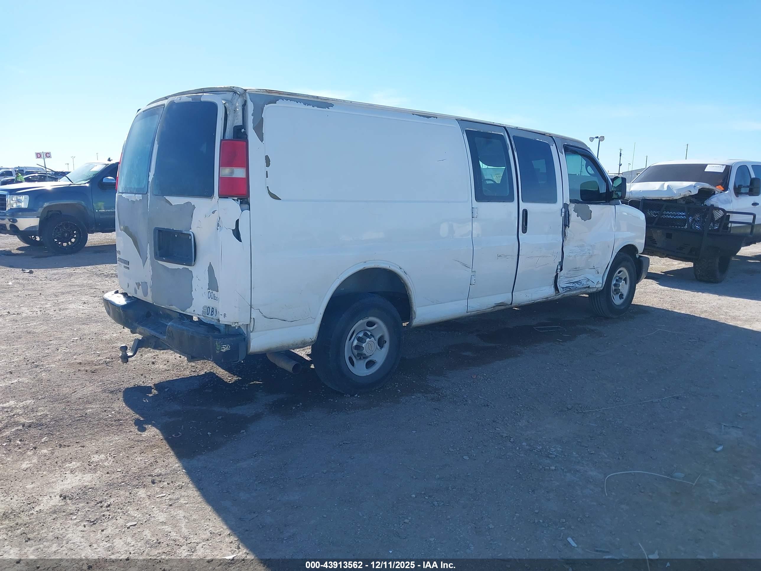 CHEVROLET EXPRESS image 4