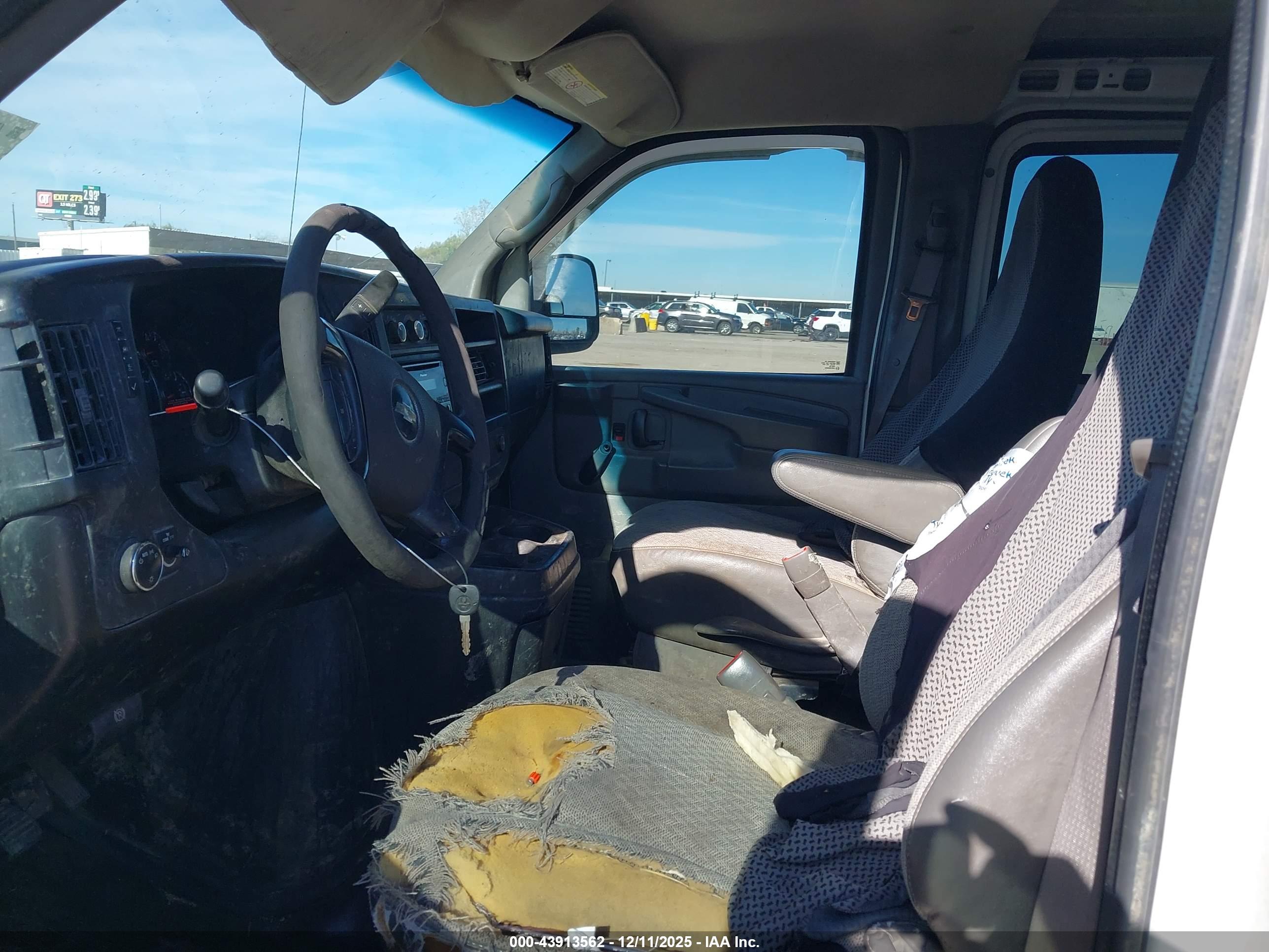 CHEVROLET EXPRESS image 5
