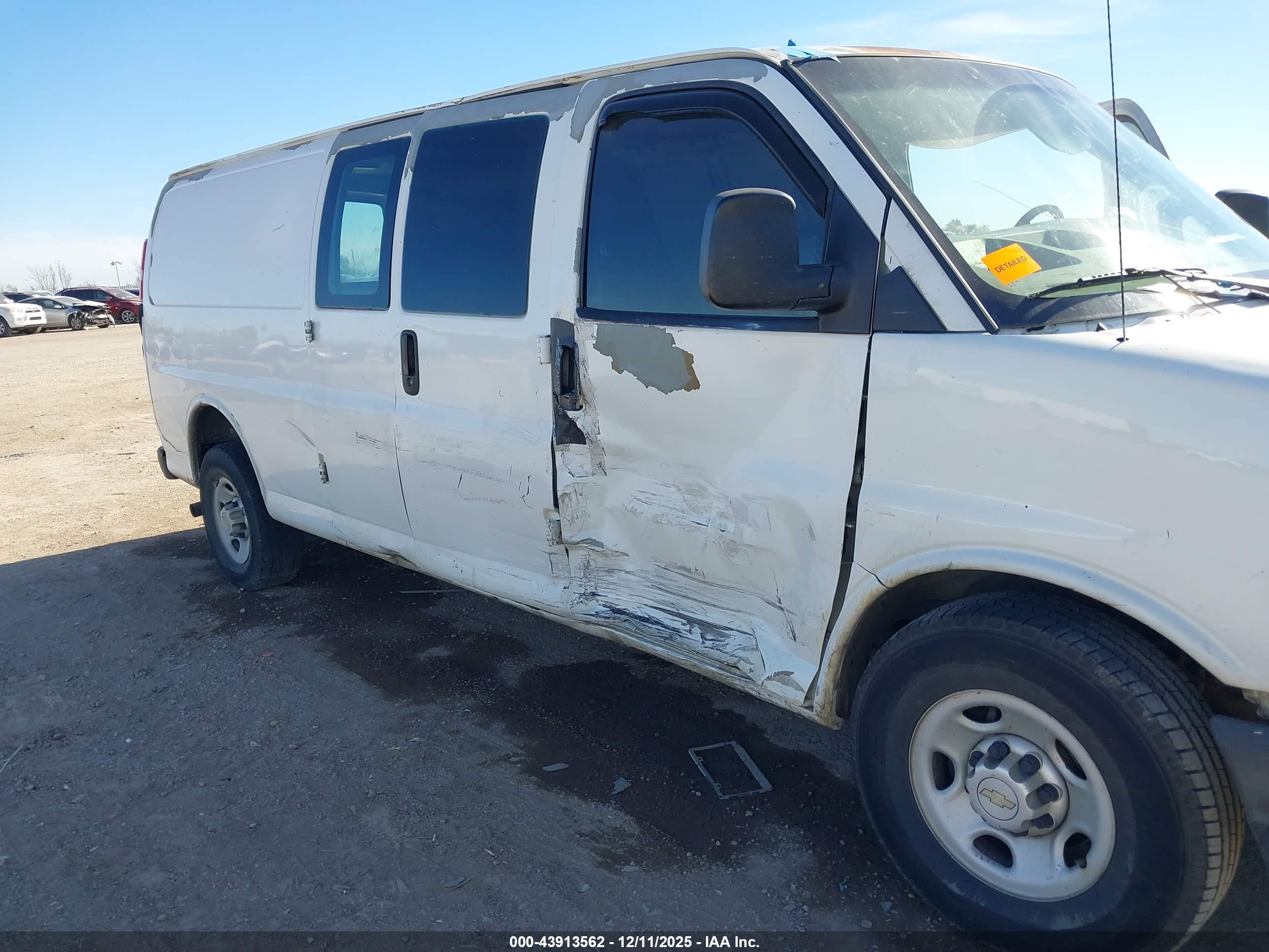 CHEVROLET EXPRESS image 6