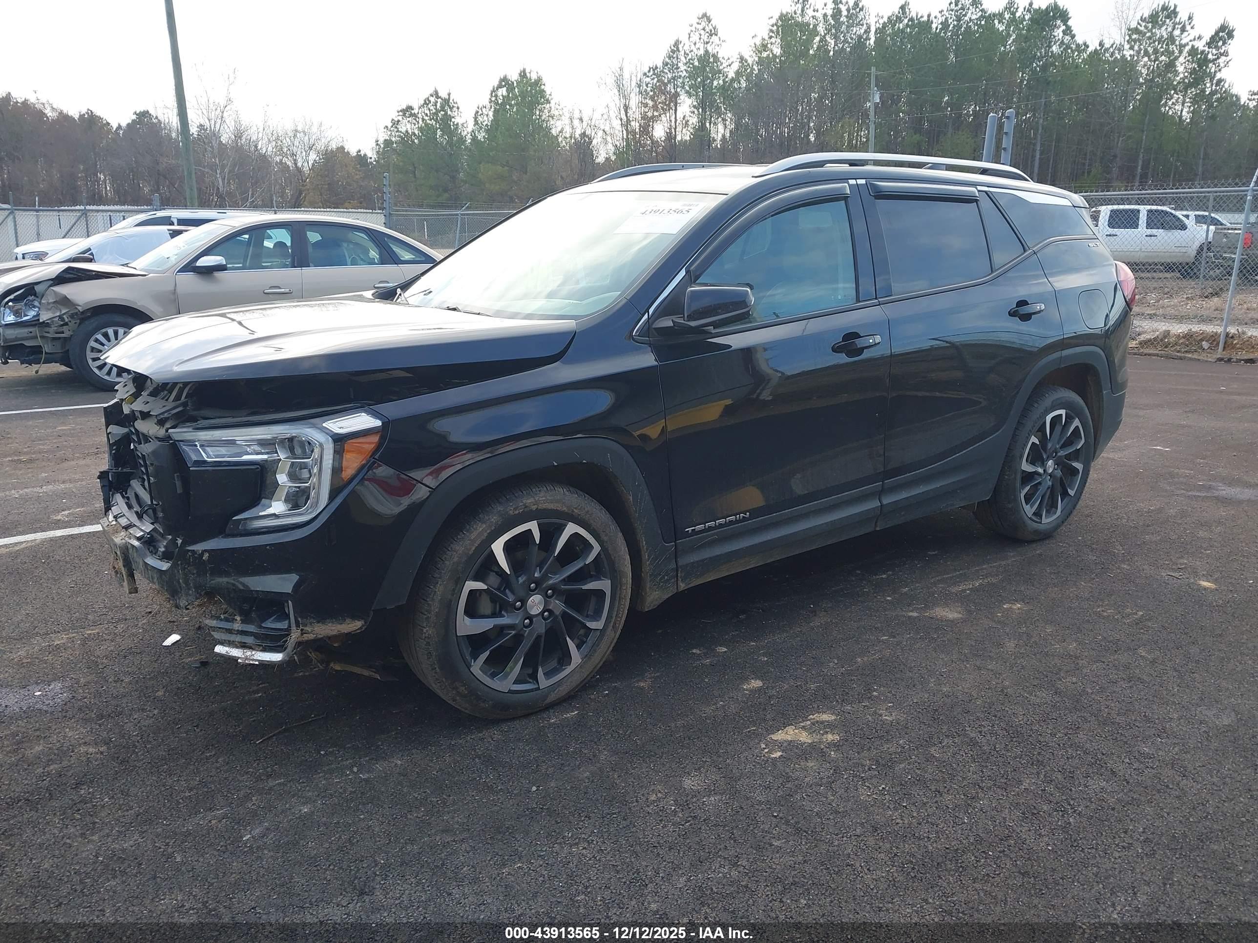 GMC TERRAIN image 2