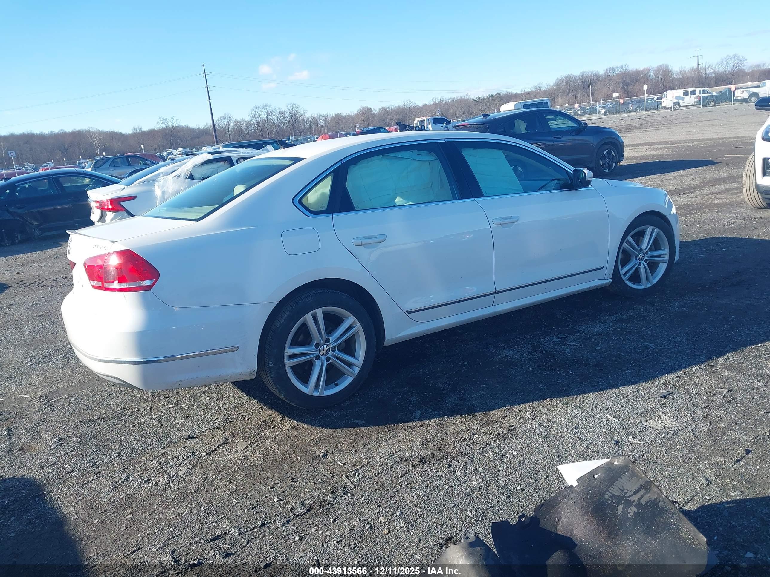 VOLKSWAGEN PASSAT image 4