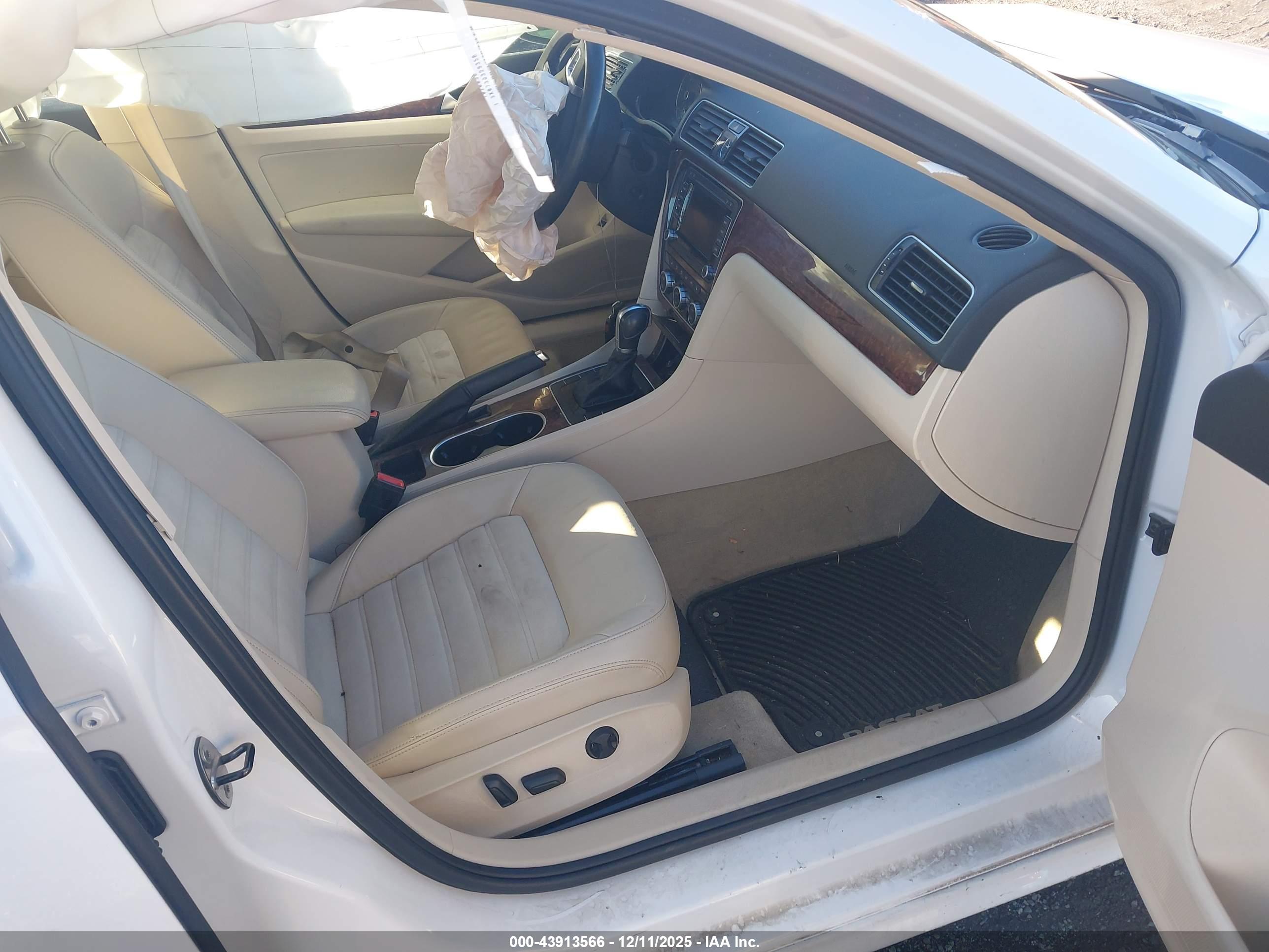 VOLKSWAGEN PASSAT image 5