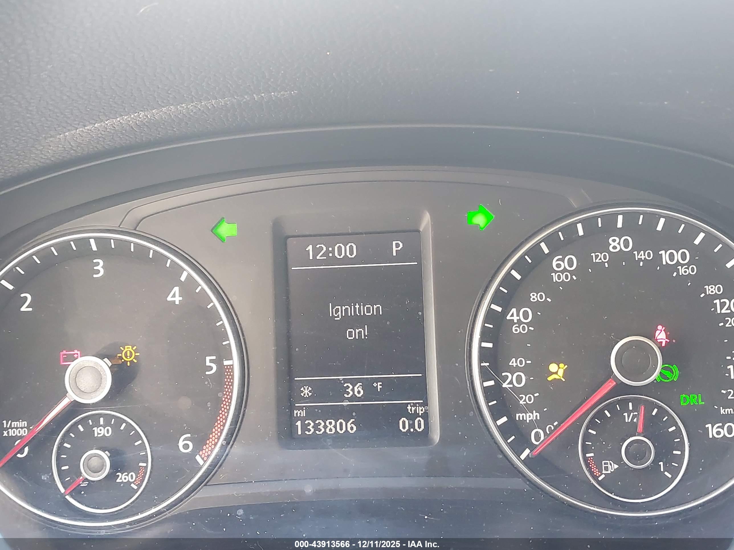 VOLKSWAGEN PASSAT image 7