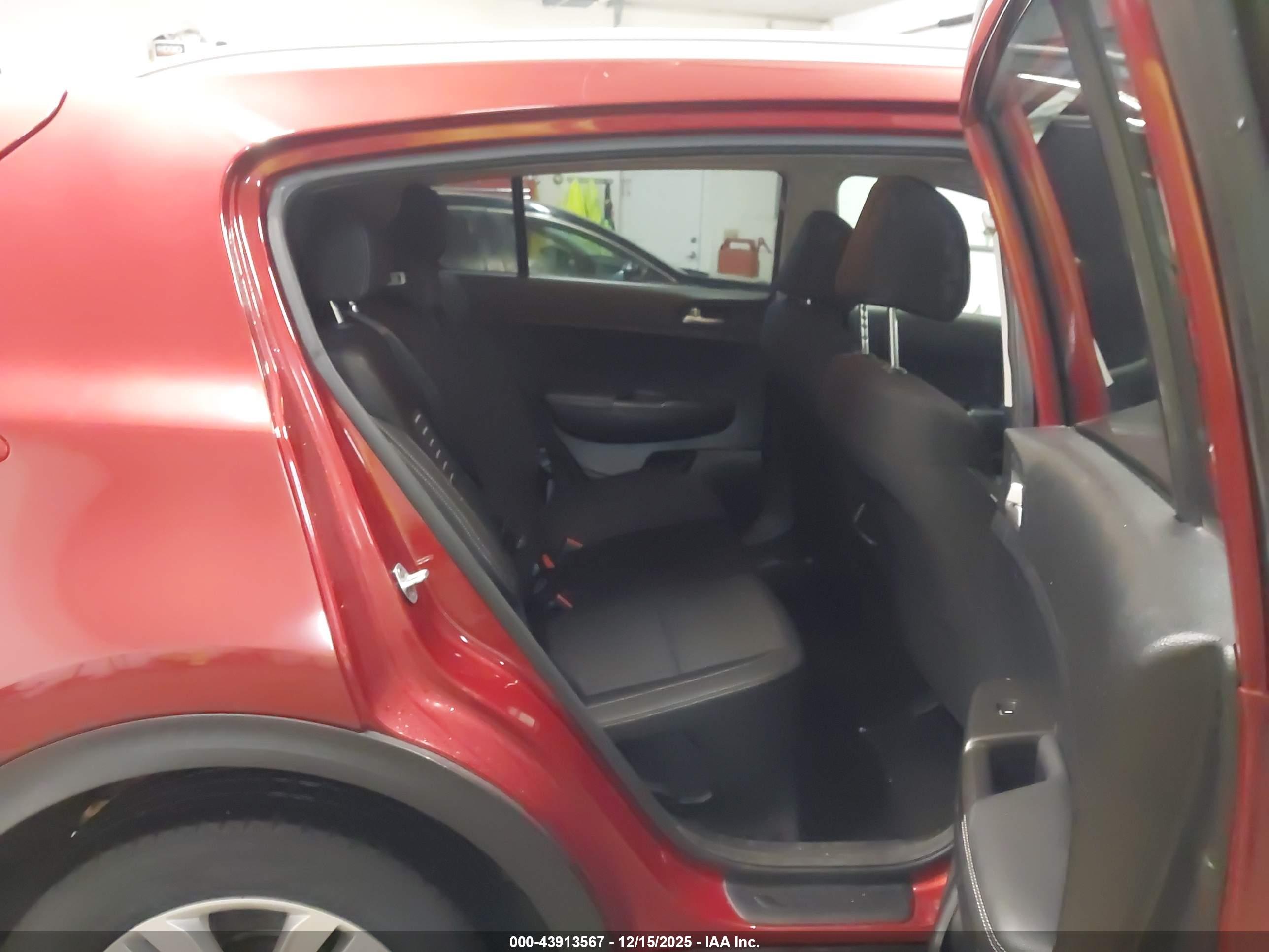 KIA SPORTAGE image 8