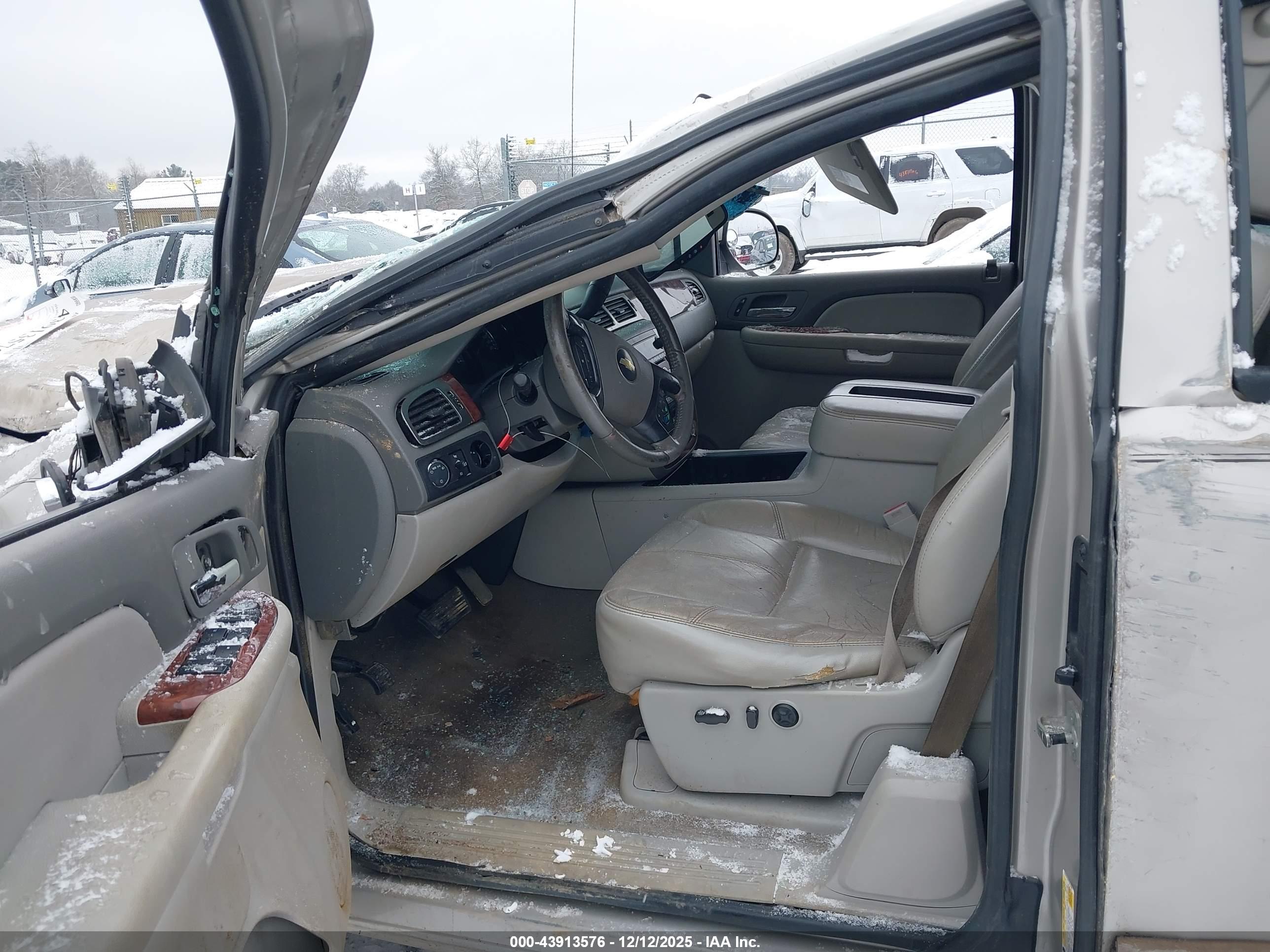 CHEVROLET SILVERADO image 5