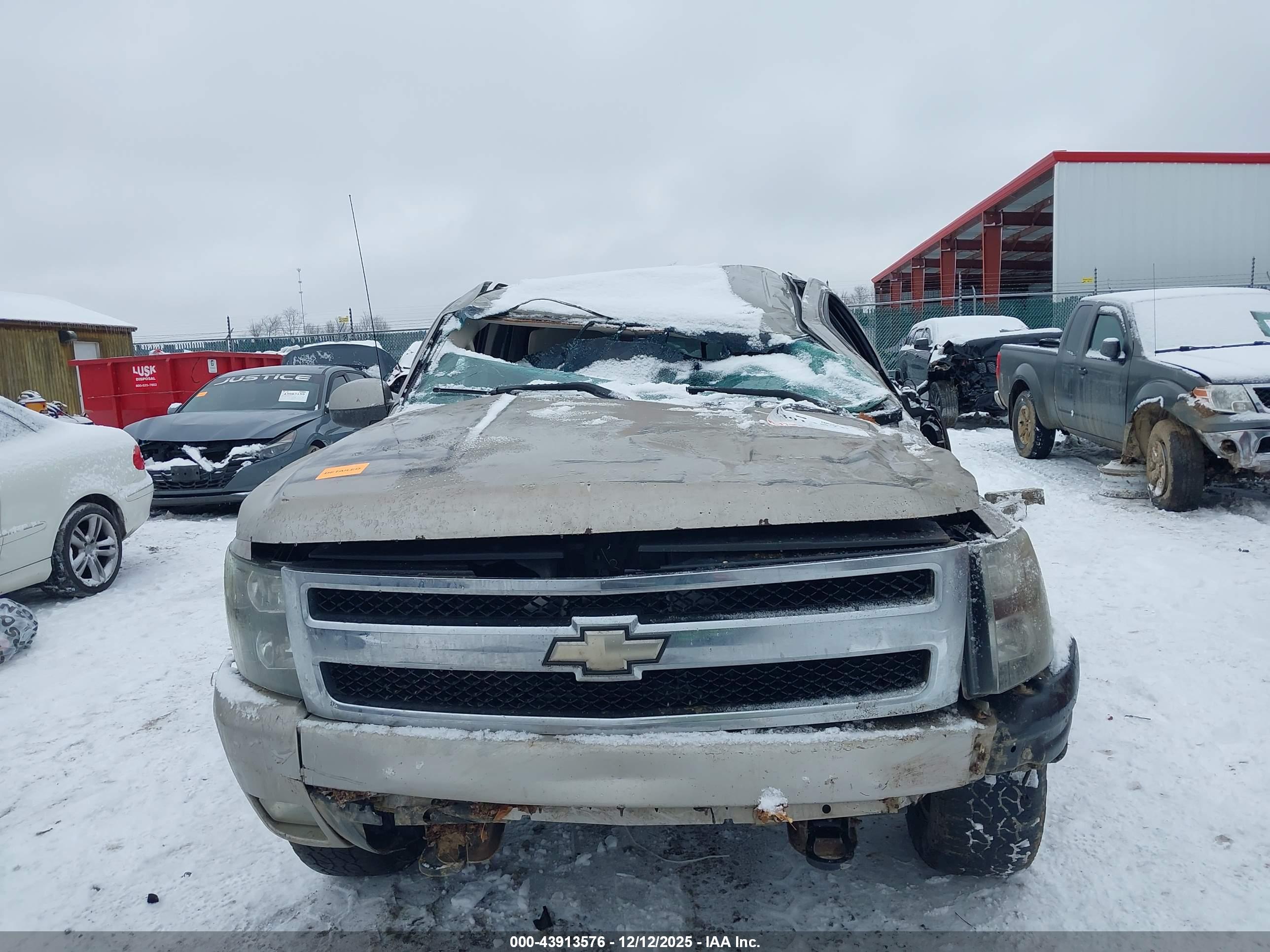 CHEVROLET SILVERADO image 6