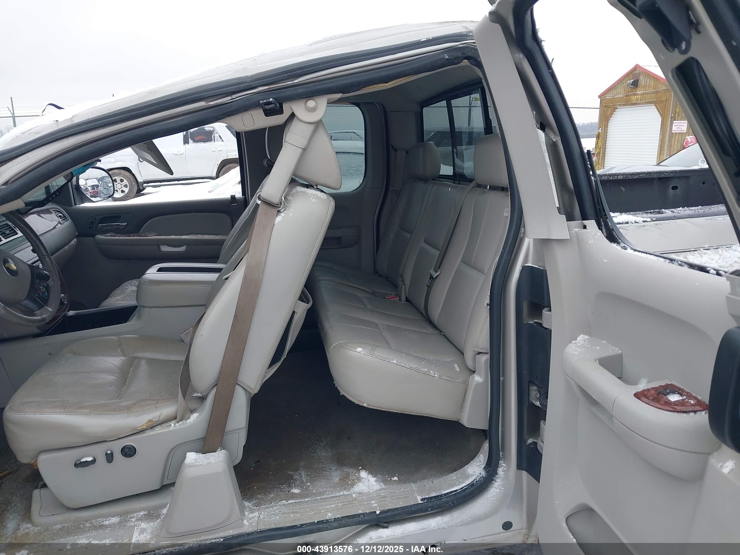 CHEVROLET SILVERADO image 8
