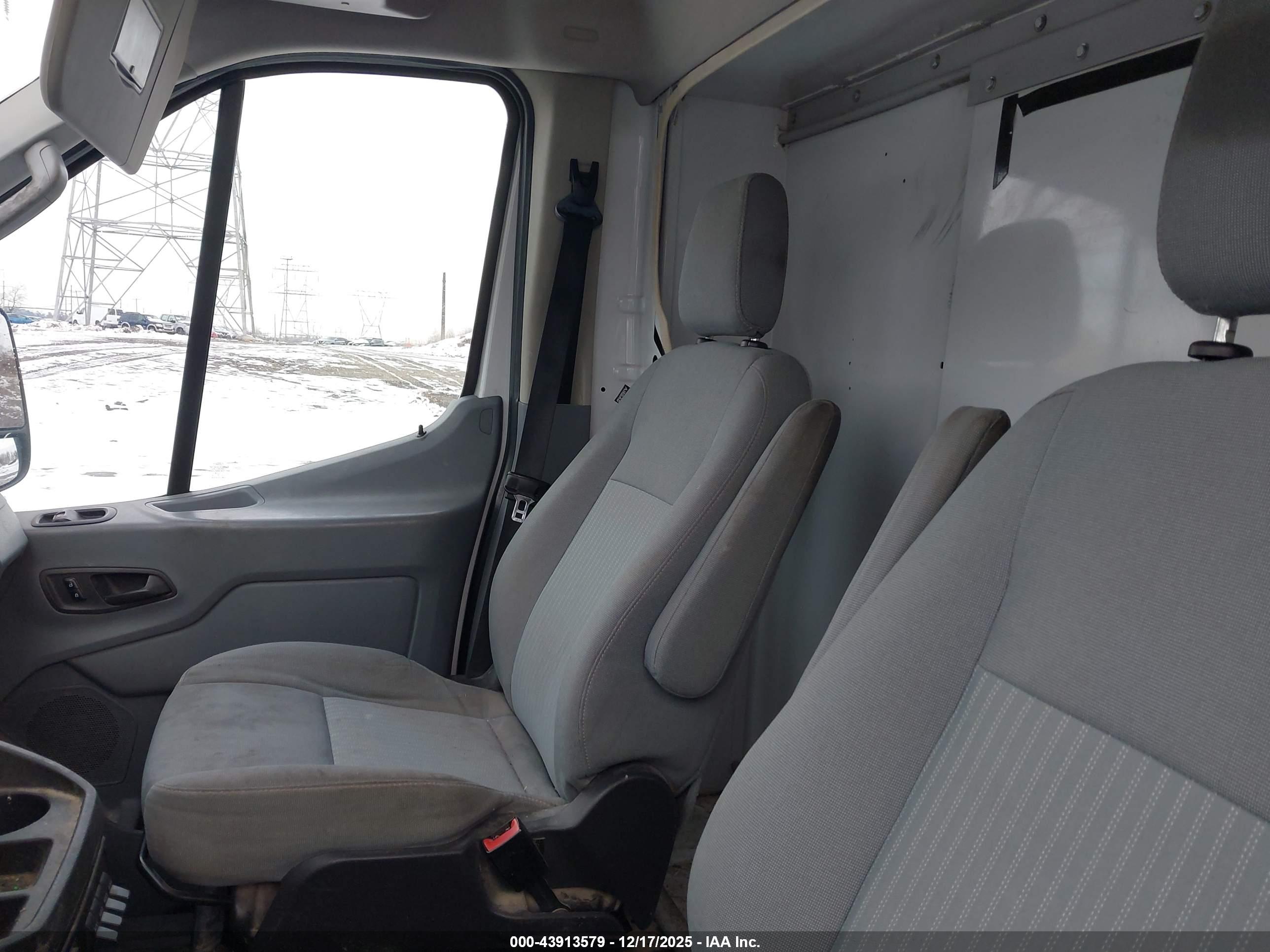 FORD TRANSIT-350 image 7