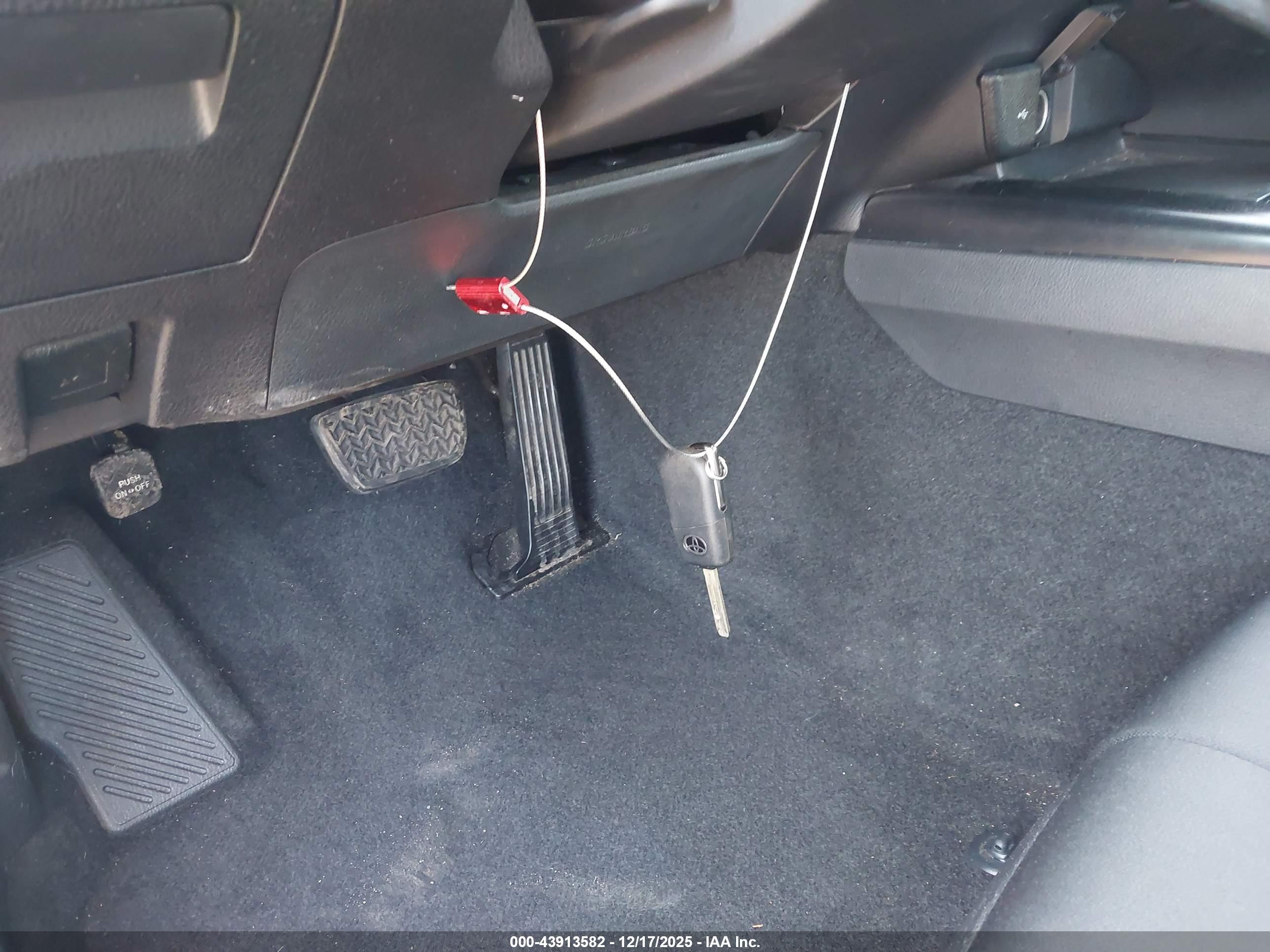 TOYOTA CAMRY image 11