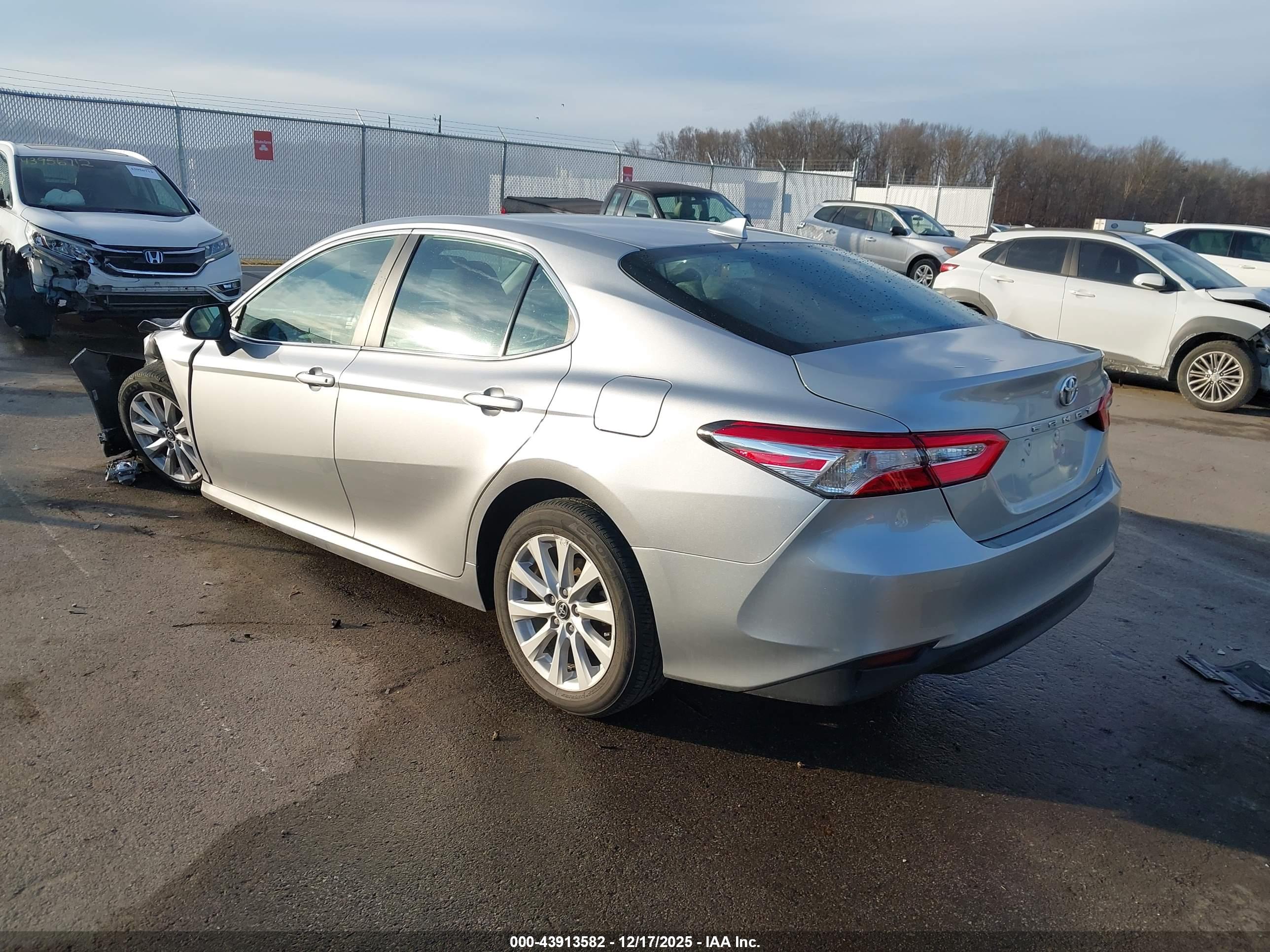 TOYOTA CAMRY image 3