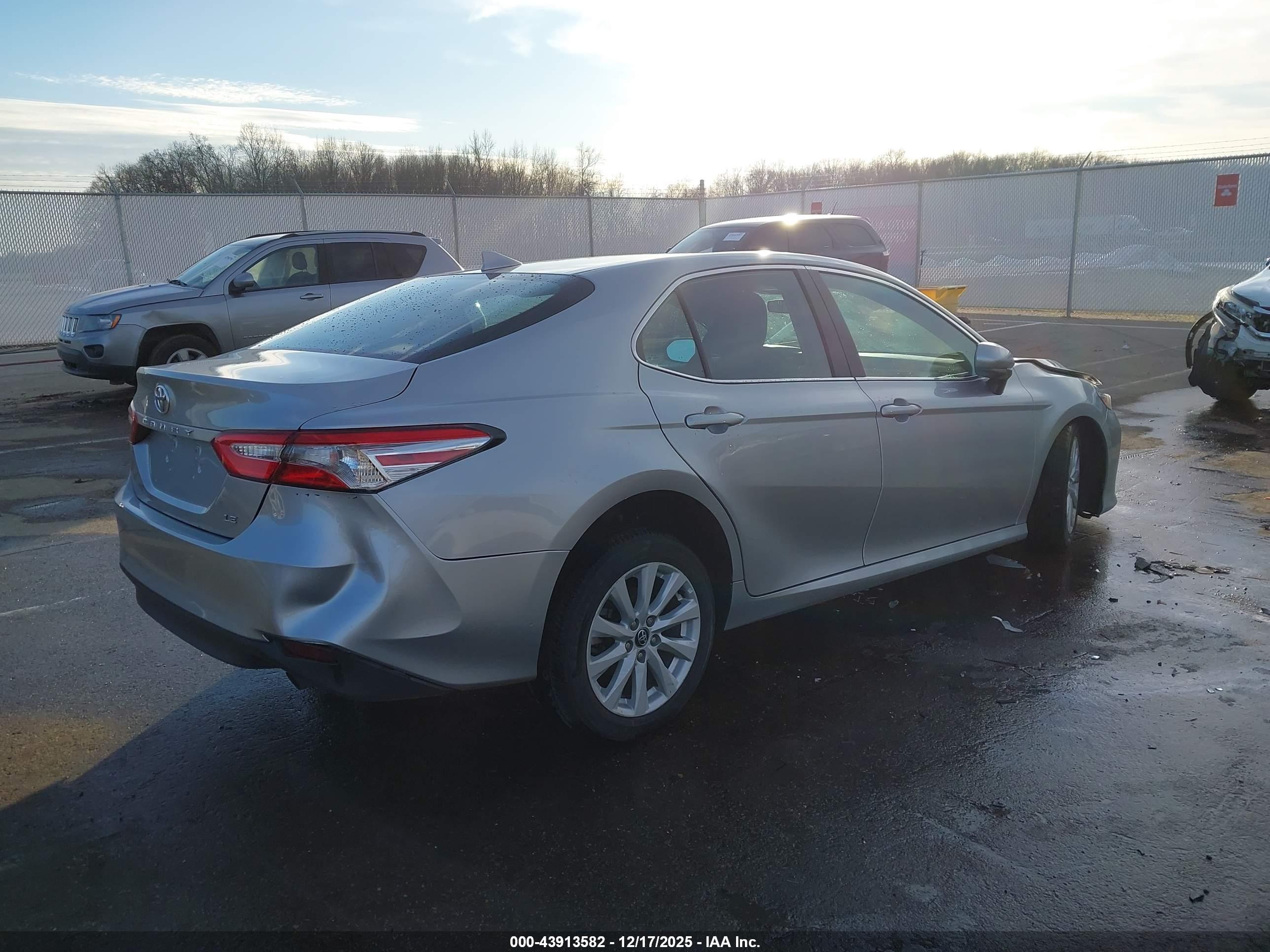 TOYOTA CAMRY image 4